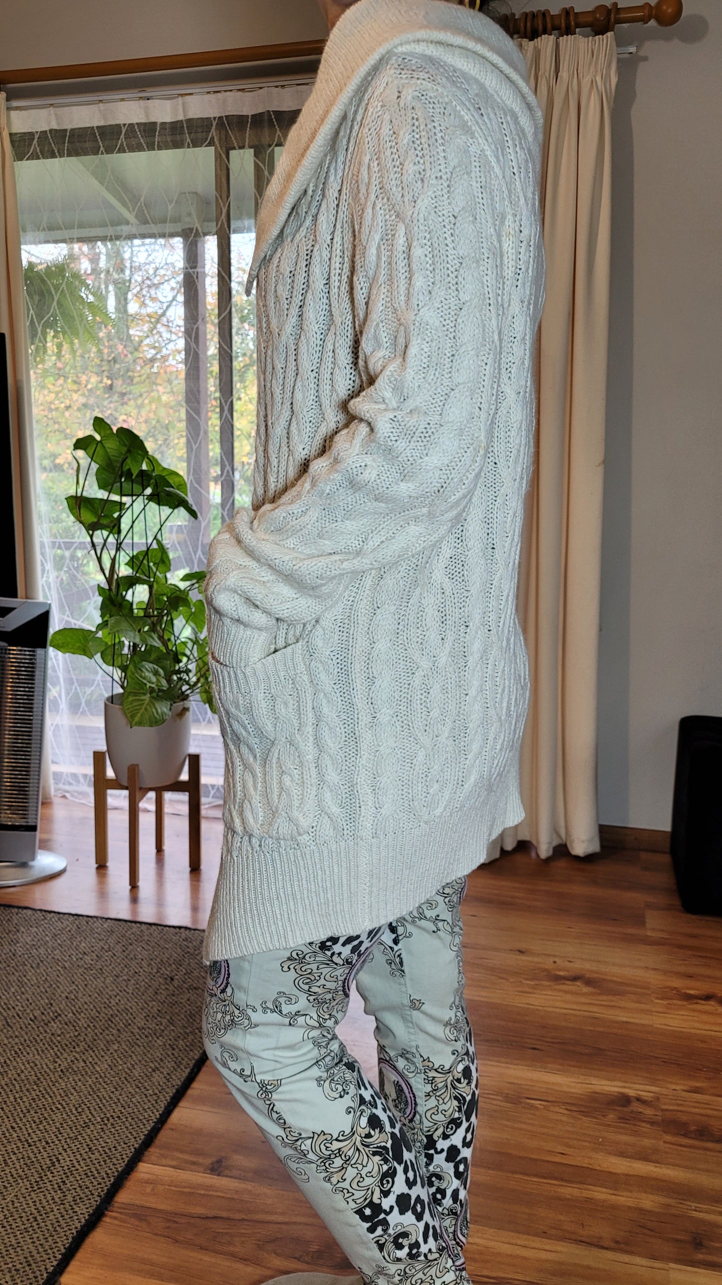 Lovely knit Cardi by Just Jean