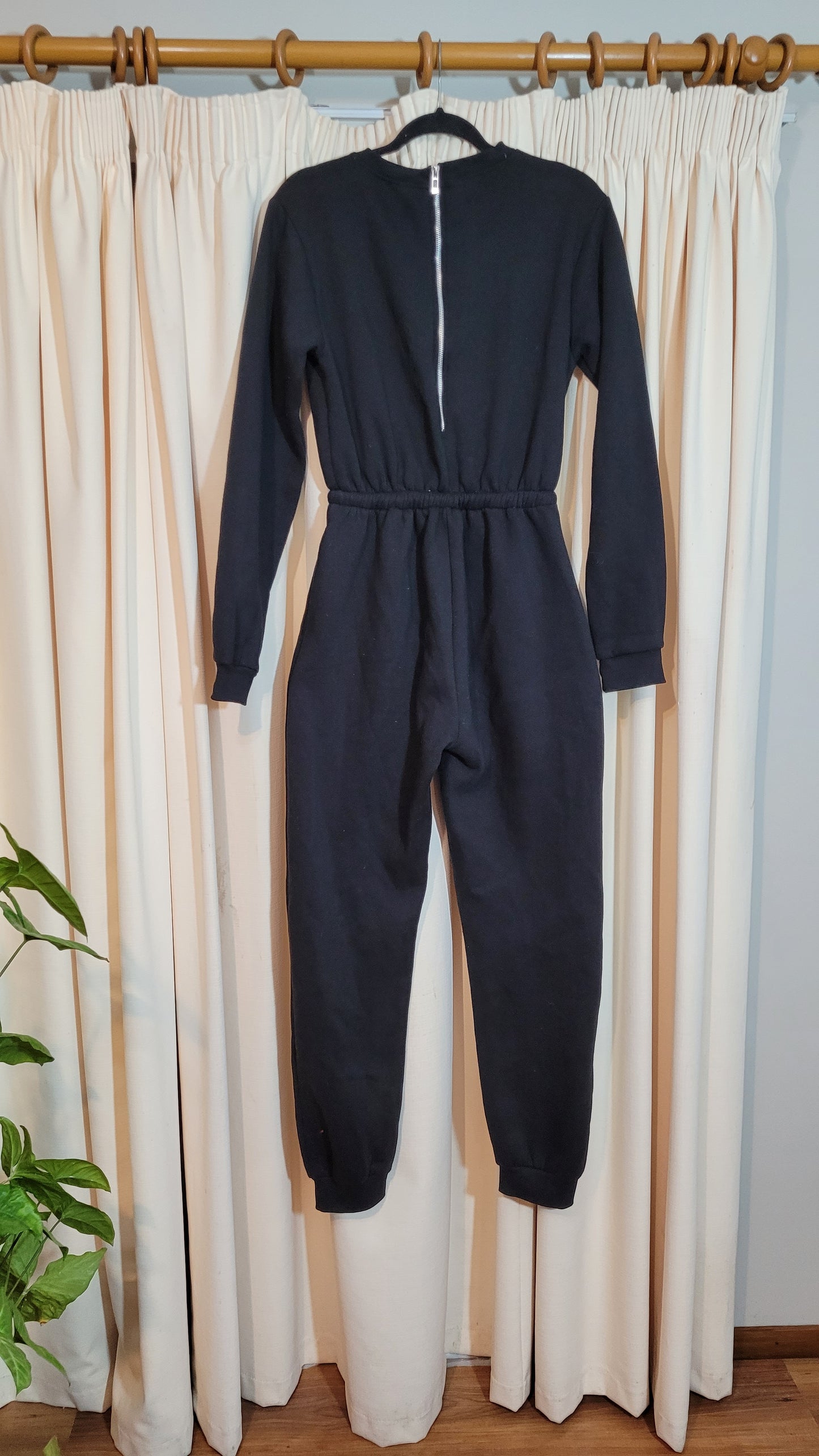 Black California long sleeves Jumpsuit -Black preloved jumpsuit