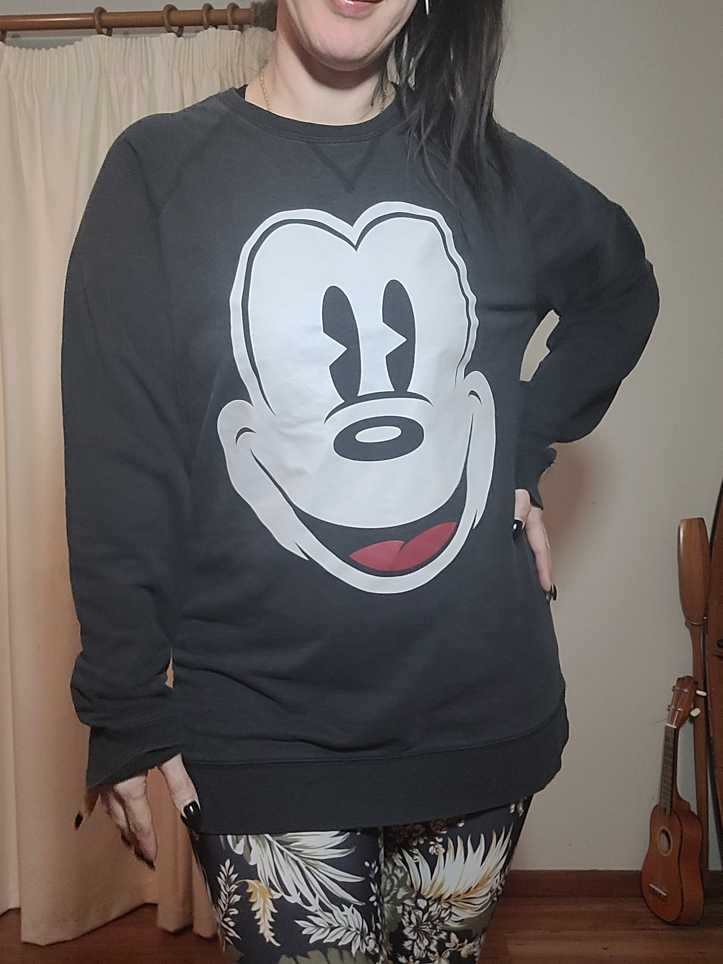 Preloved Disney Top - swater size L Disney crewneck top