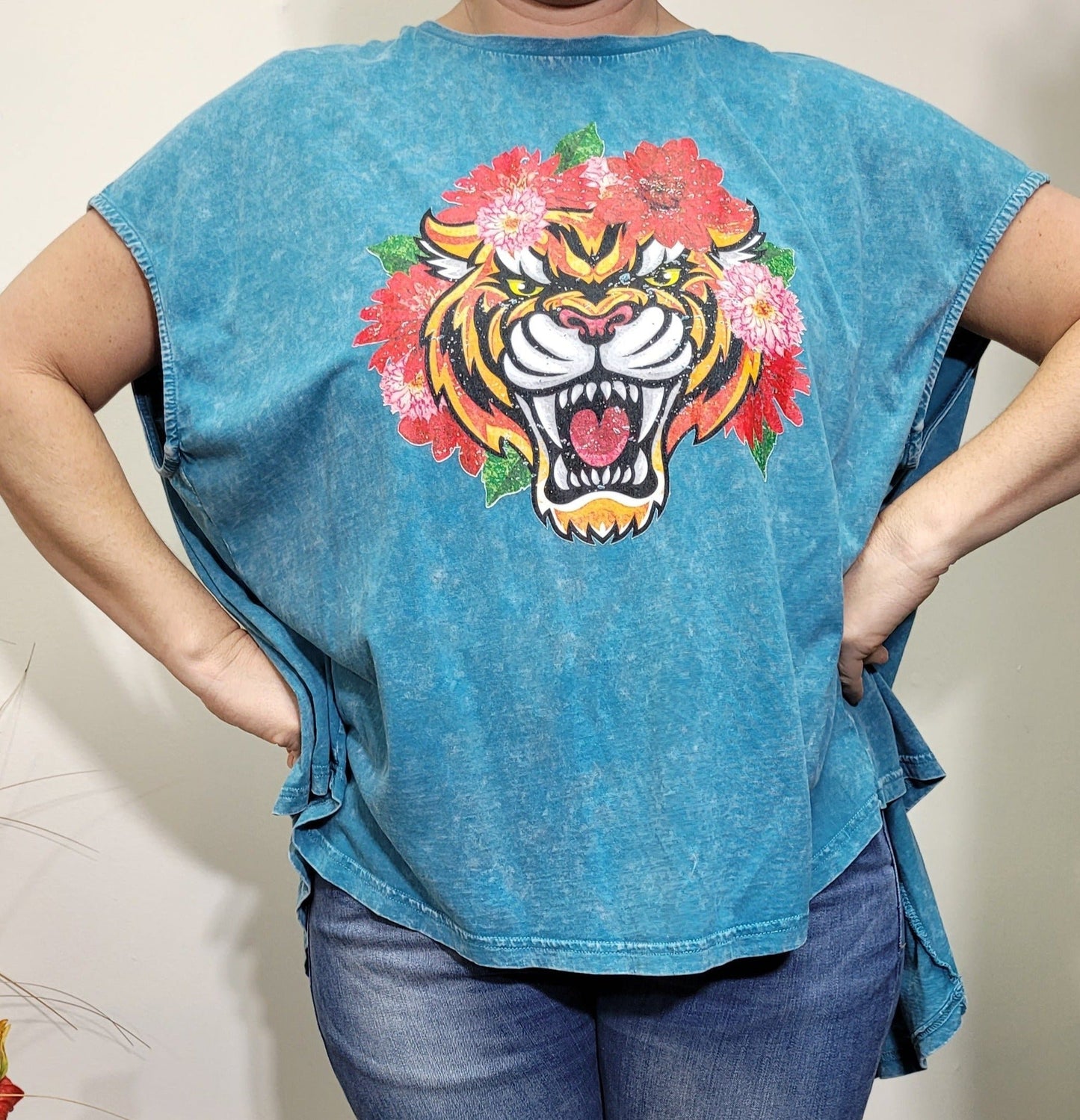 Turquoise Plus-Size Top - Second Hand Store Find. Tigger Painted Design Top - One Size Fits All