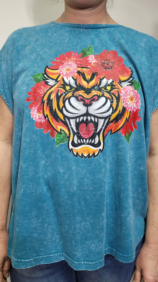 Turquoise Plus-Size Top - Second Hand Store Find. Tigger Painted Design Top - One Size Fits All