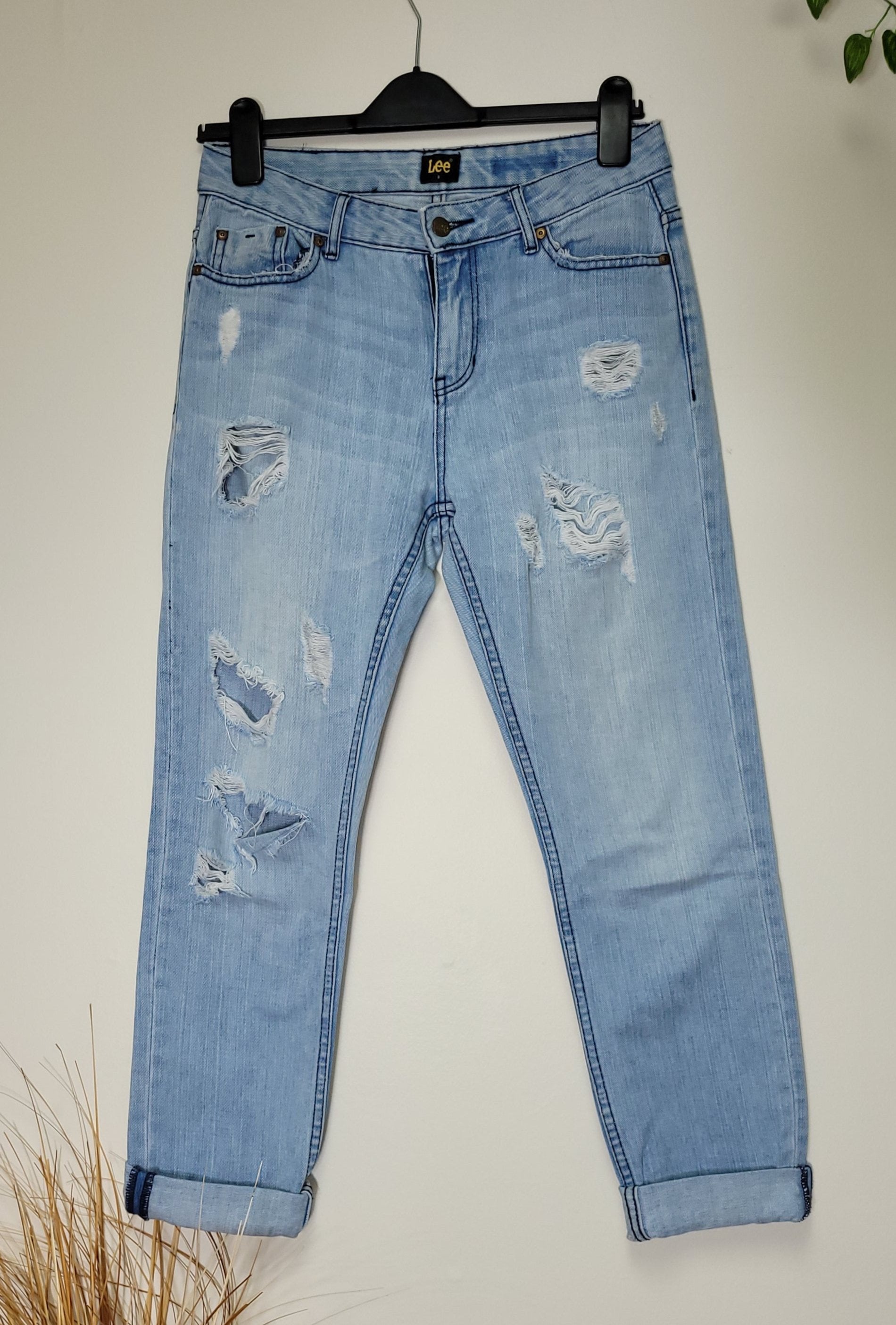 lee denim pants ripped style in good preloved condition in sky blue color