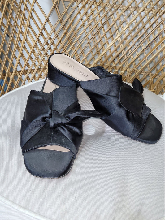 Black Isabella Anselmi Heels Shoes size 39. Second-hand shoes in good preloved condition. in $30 dolares NZD in Auckland