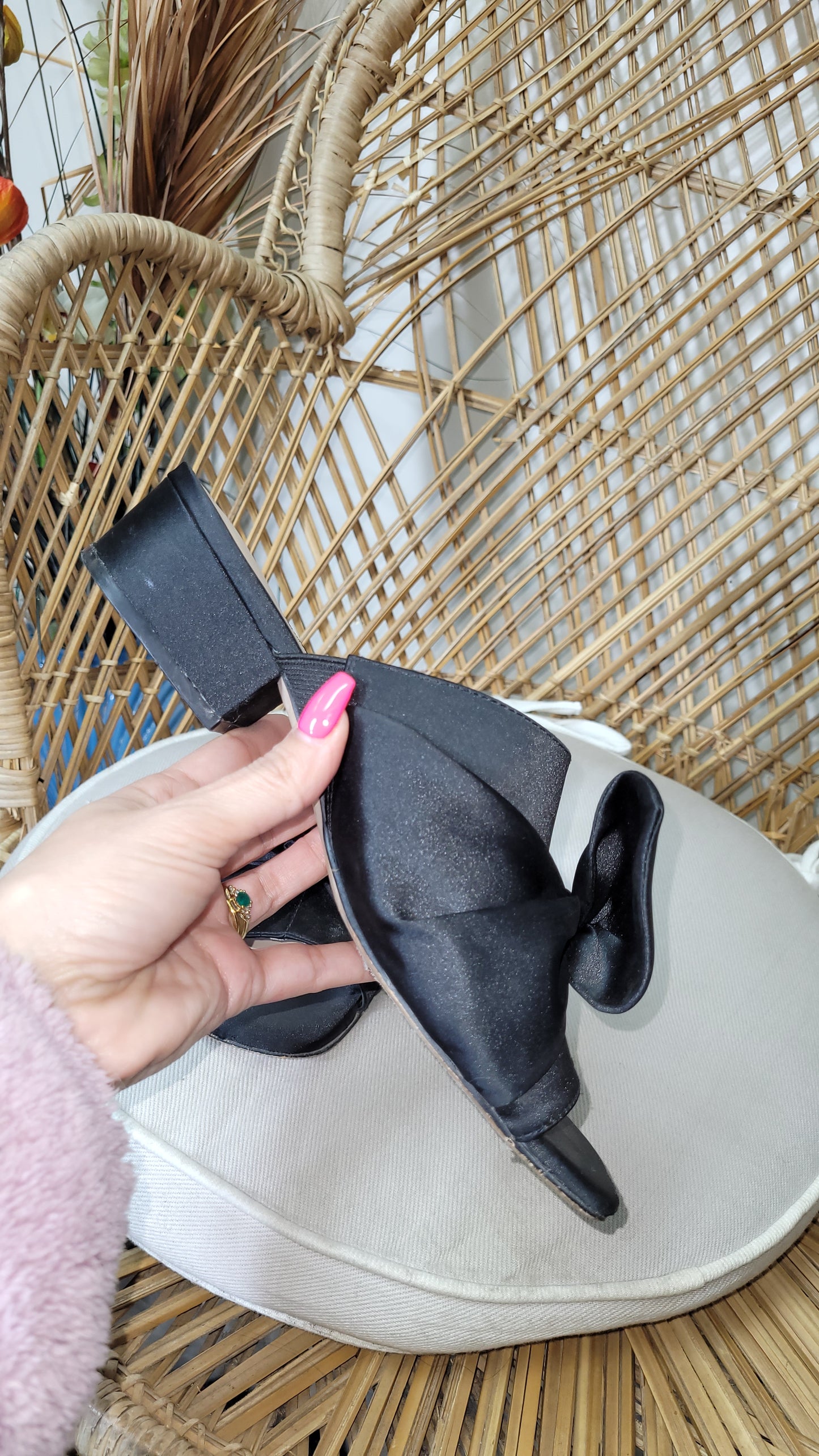 Black Isabella Anselmi Bow Detail Mule Heels Size 39. Second-hand shoes