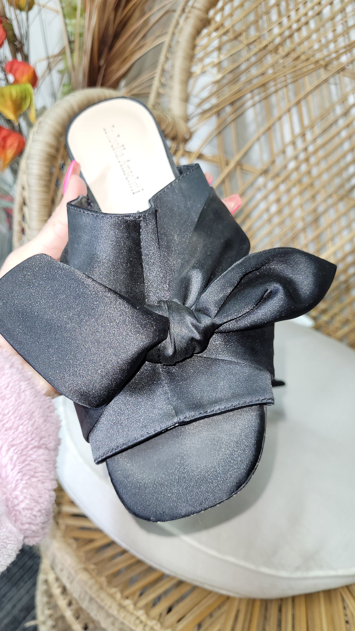 Black Isabella Anselmi Bow Detail Mule Heels Size 39. Second-hand shoes