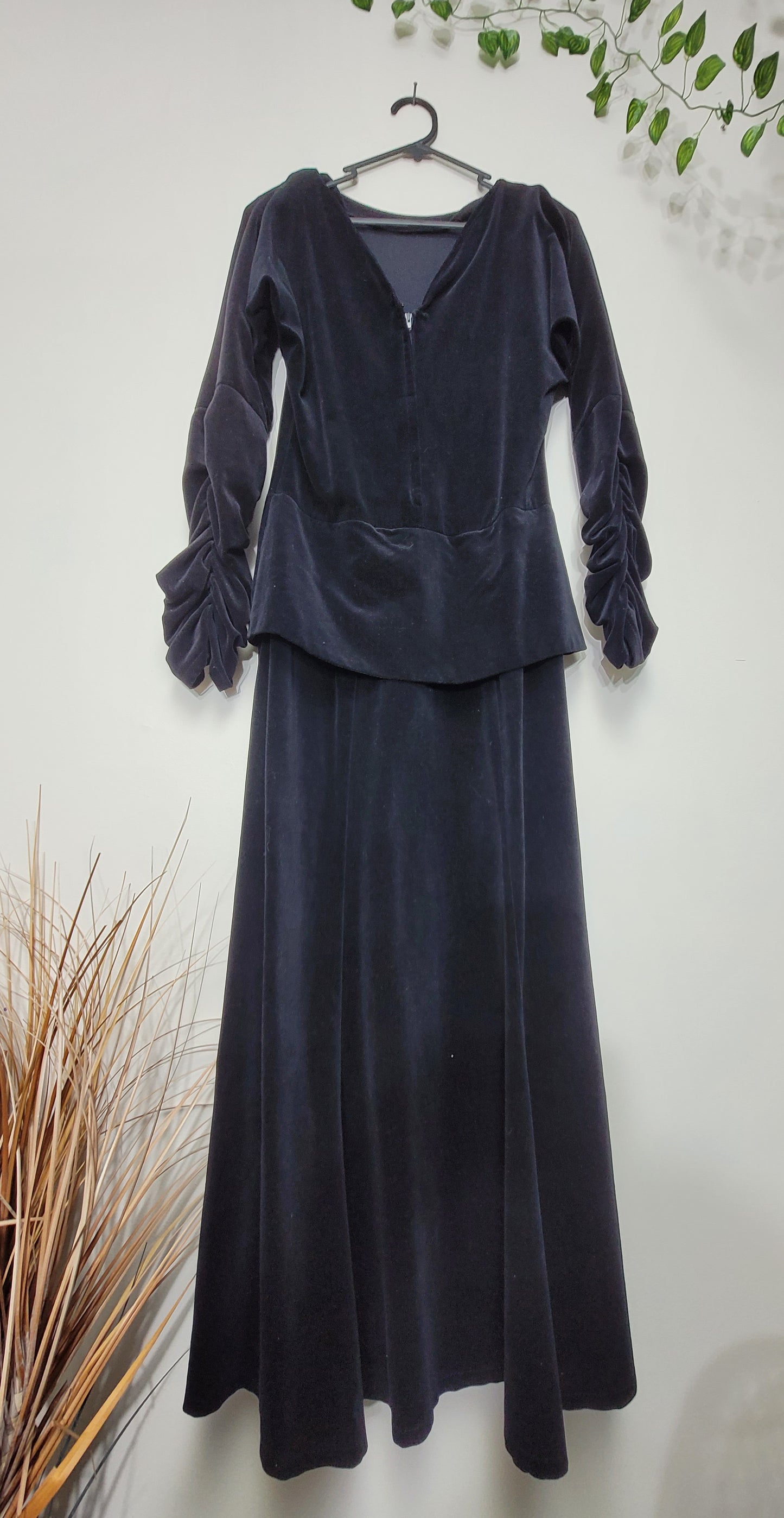 Women's Black Vintage Dress Beautiful preloved Dress Size 10