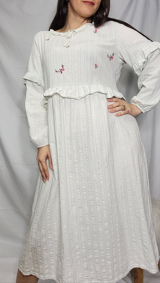 retro midi dress with ruffles on the sleeves and waist, and embroidery details. in good preloved condition. available in Auckland