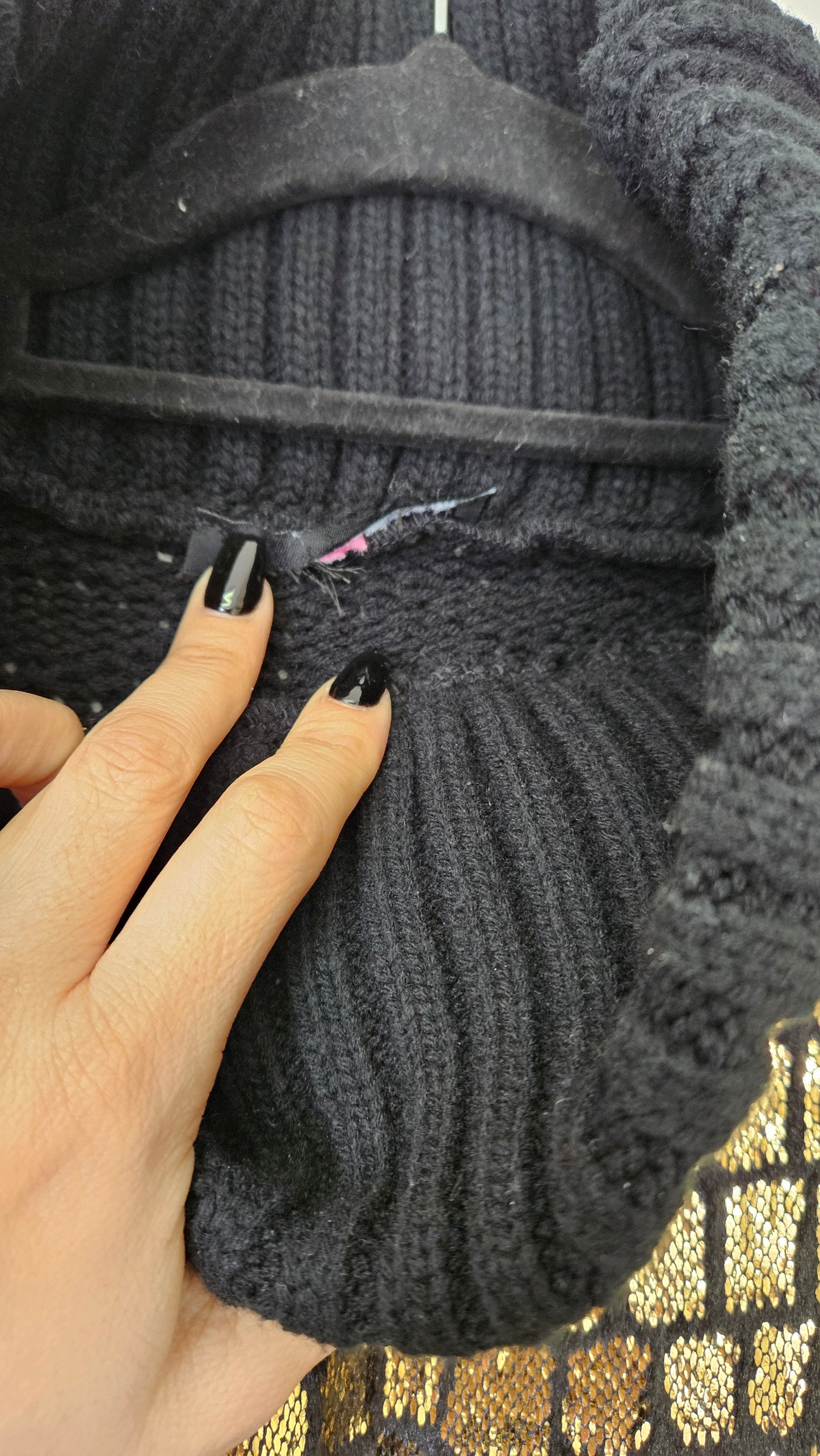 Adorable Black & Gold Soft Metallic turtle Sweater Preloved Top