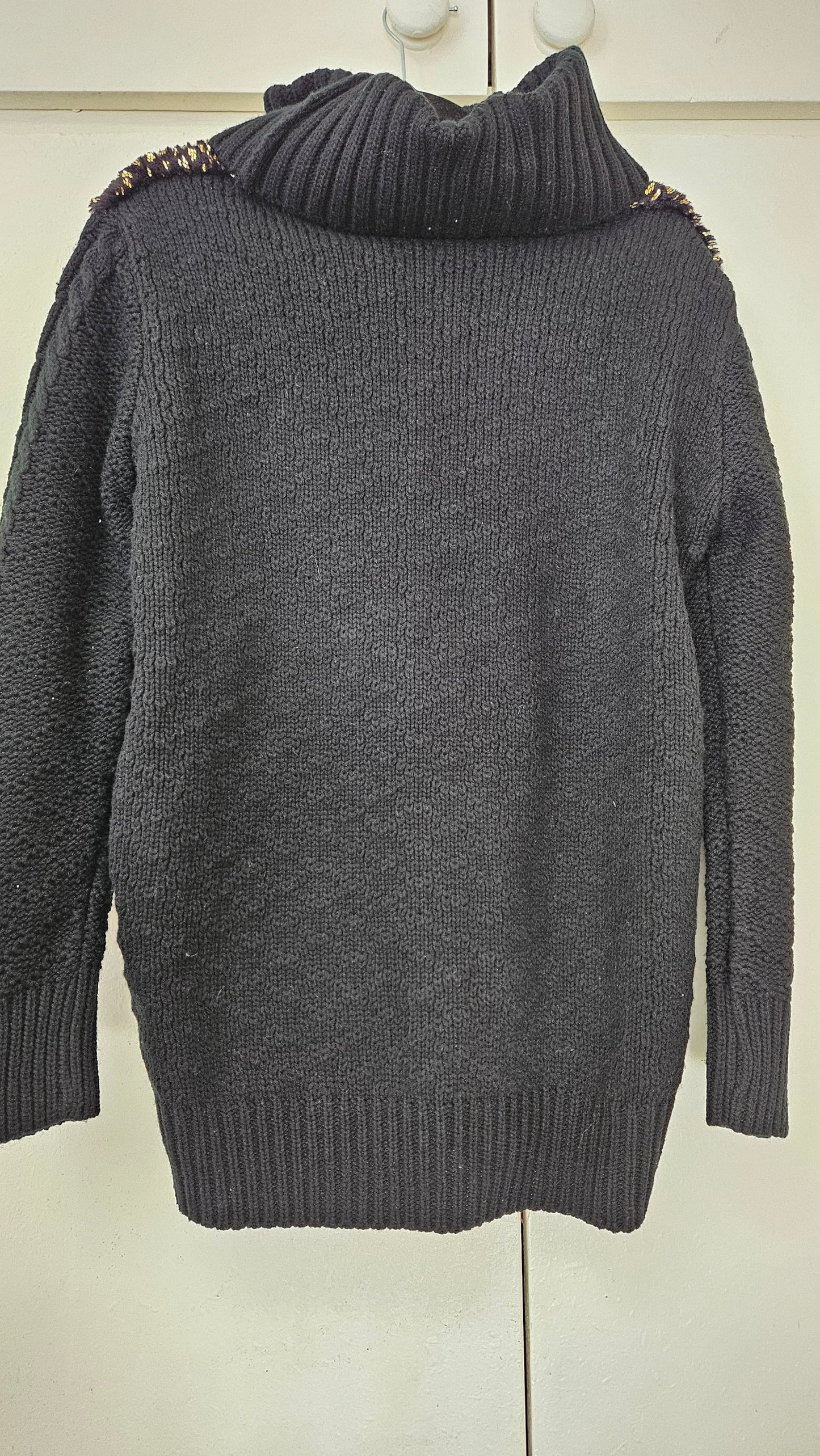 Adorable Black & Gold Soft Metallic turtle Sweater Preloved Top