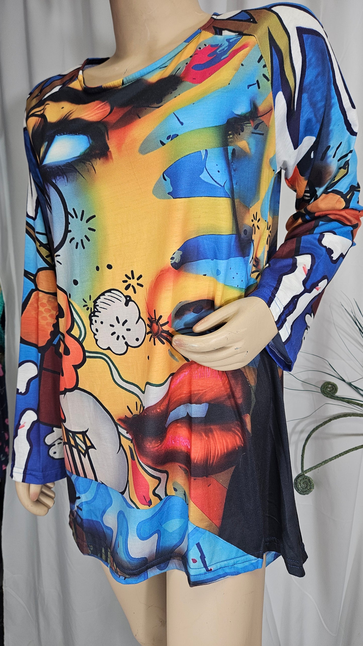 Abstract Face Printed Top Tee Long Sleeve Shirt Women Pullover Used Top