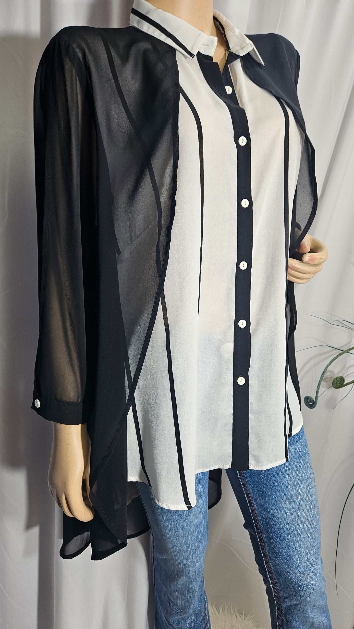 White Blouse Tunic Top with Black Accent - Cut Sleeves Shirt Second-Hand shirt