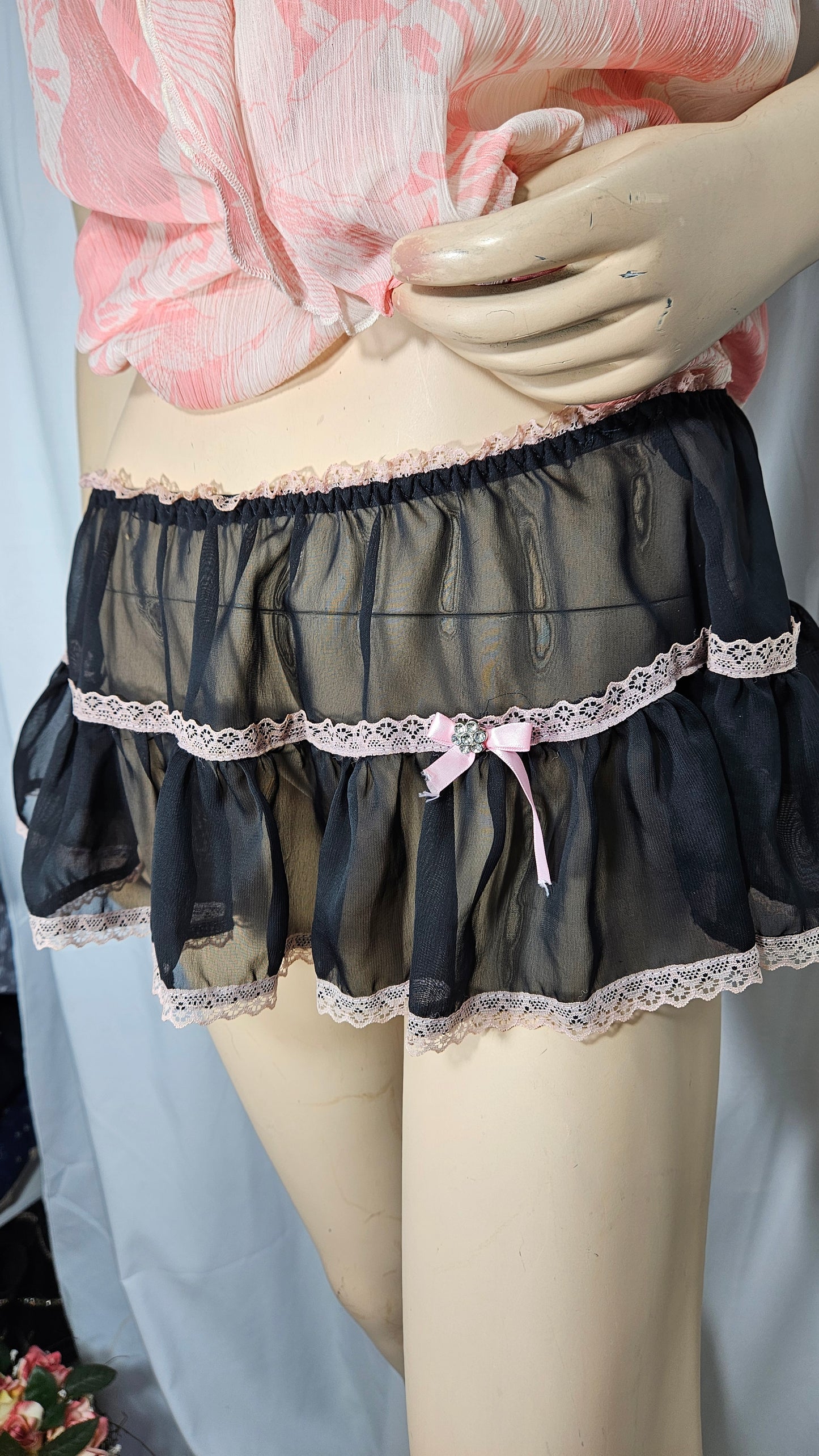 Black & Lingerie Sexy Skirt  with lace Bow Size 14 (vintage)