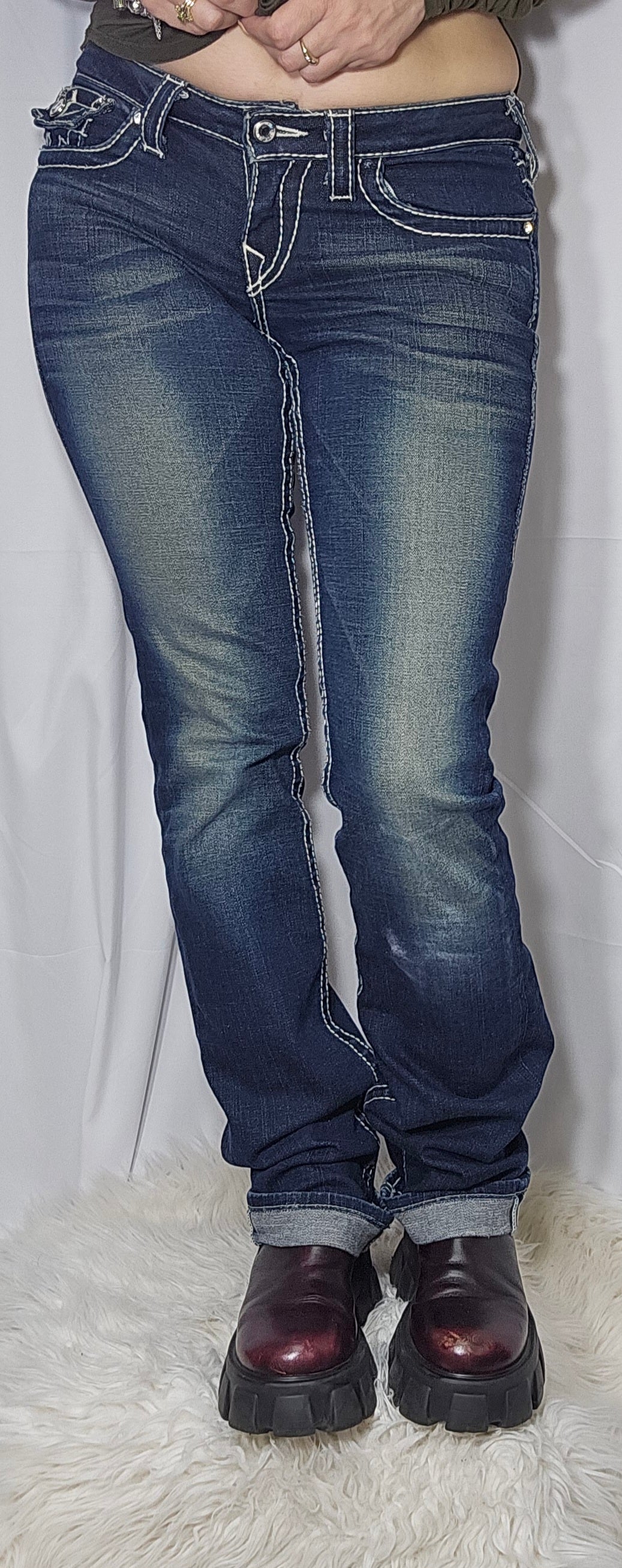 Rare find! Size 27 Stunning True Religion pants - Wome's Jeans Authentic Y2K Vintage True religion low rise Denim jeans