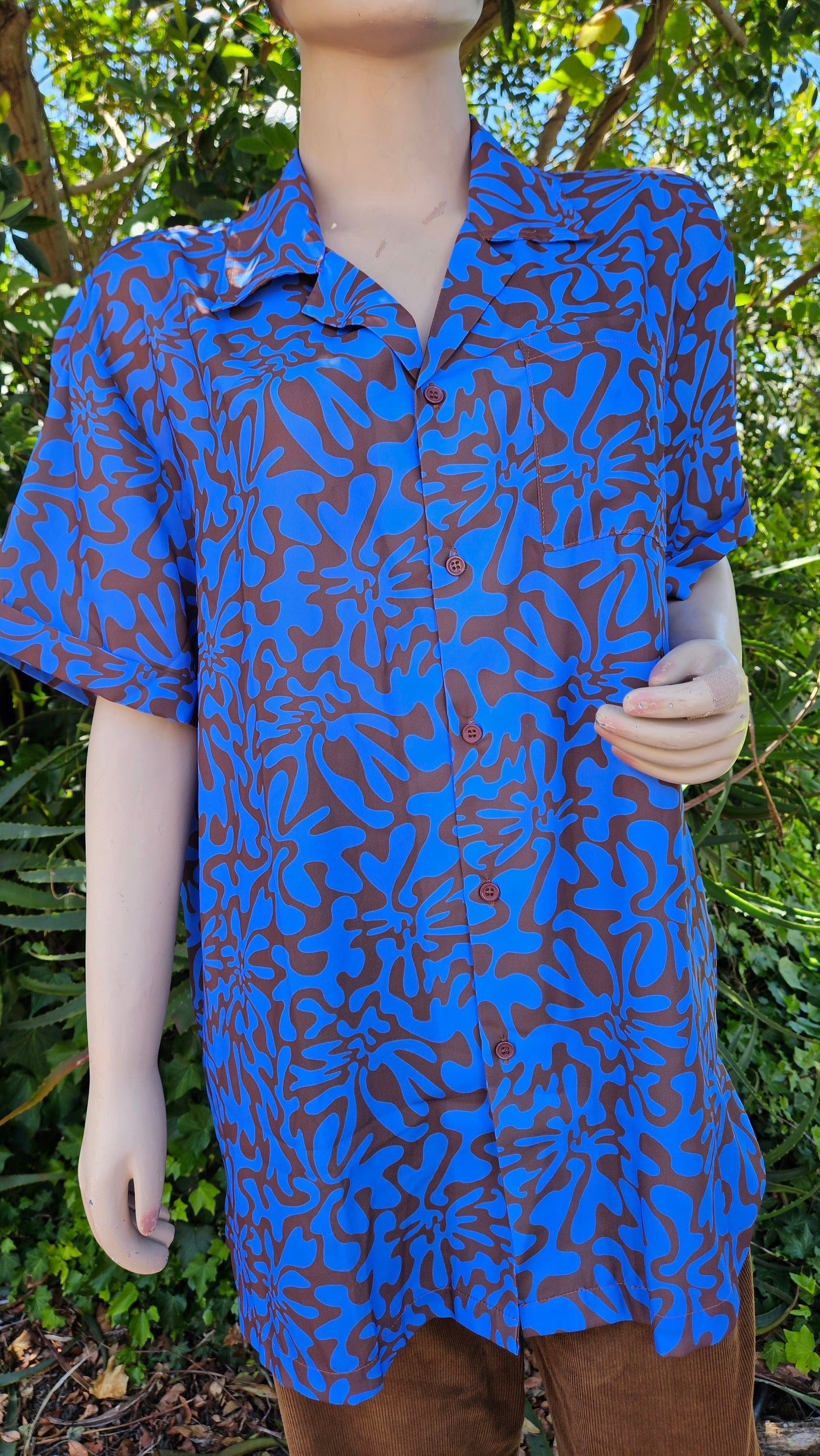 NWT We Are We Wear Short Sleeve Beach Shirt in Surf Squiggle Print