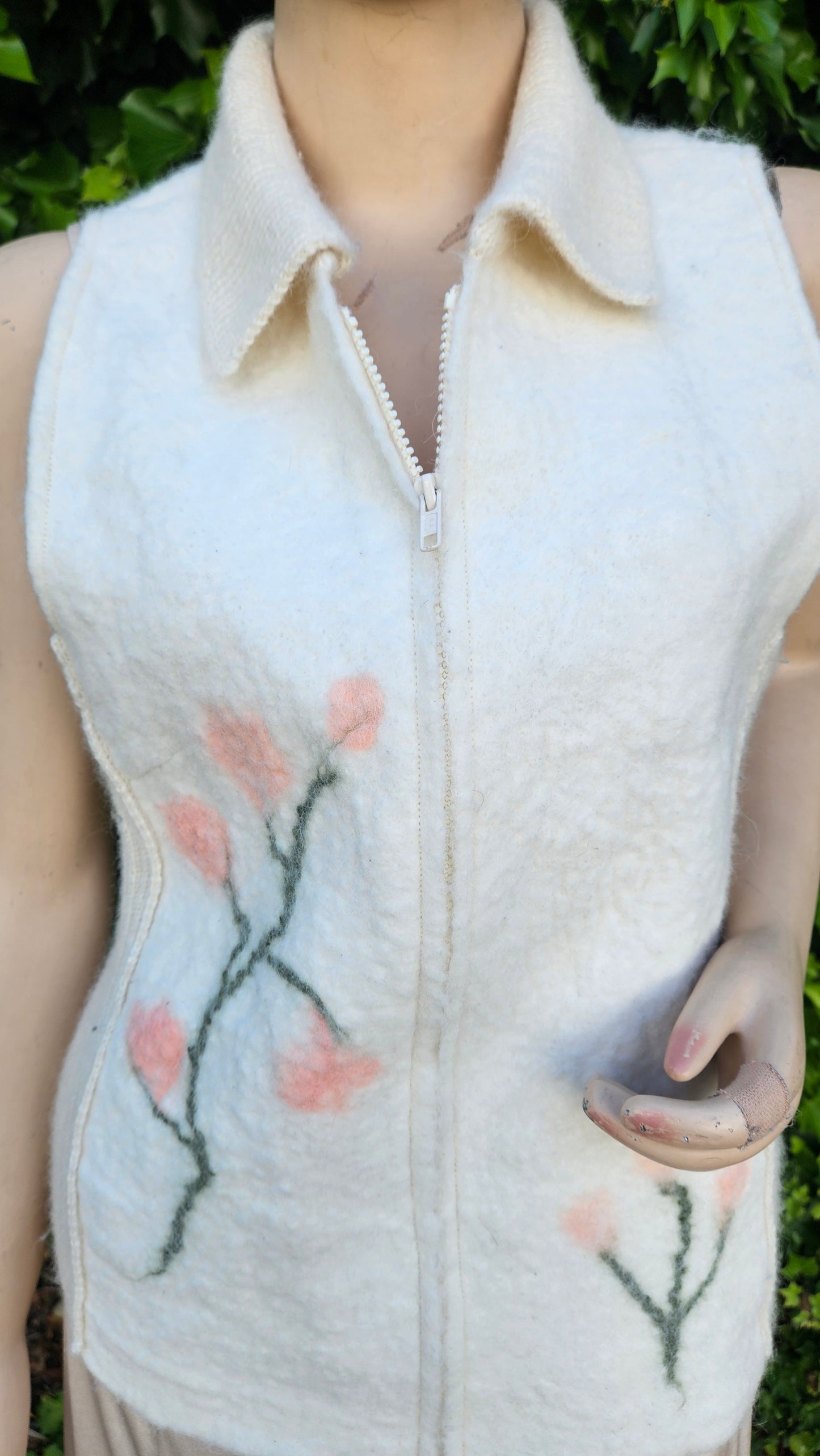 Vintage 1970s Sleeveless Cardigan
Boucle. Genuine Vintage Knitted Gilet / Waistcoat. Vintage Vest