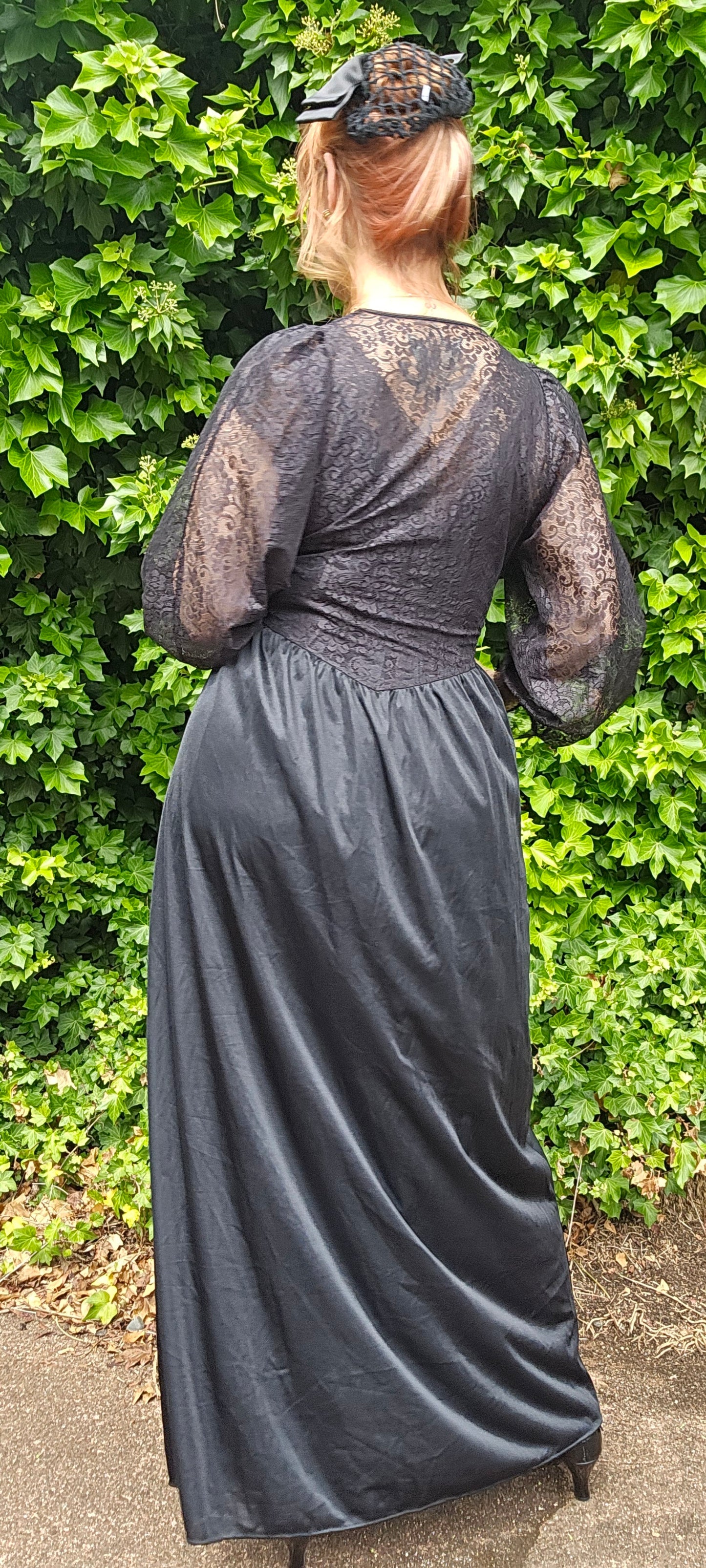 Black Vintage Robe & Slip dress set by Bendon Lingerie lace Gown Vintage Robe