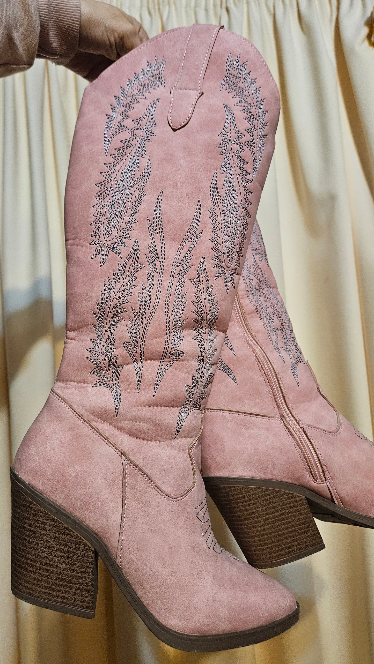 Cowboy Boots - Pink rodeo boots