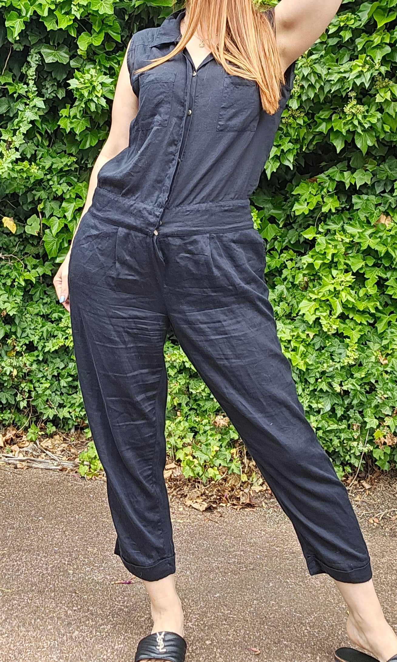 lack preloved jumpsuit with short sleeves, knee-length pants, and a V-neck collar, in Auckland for sale Size M