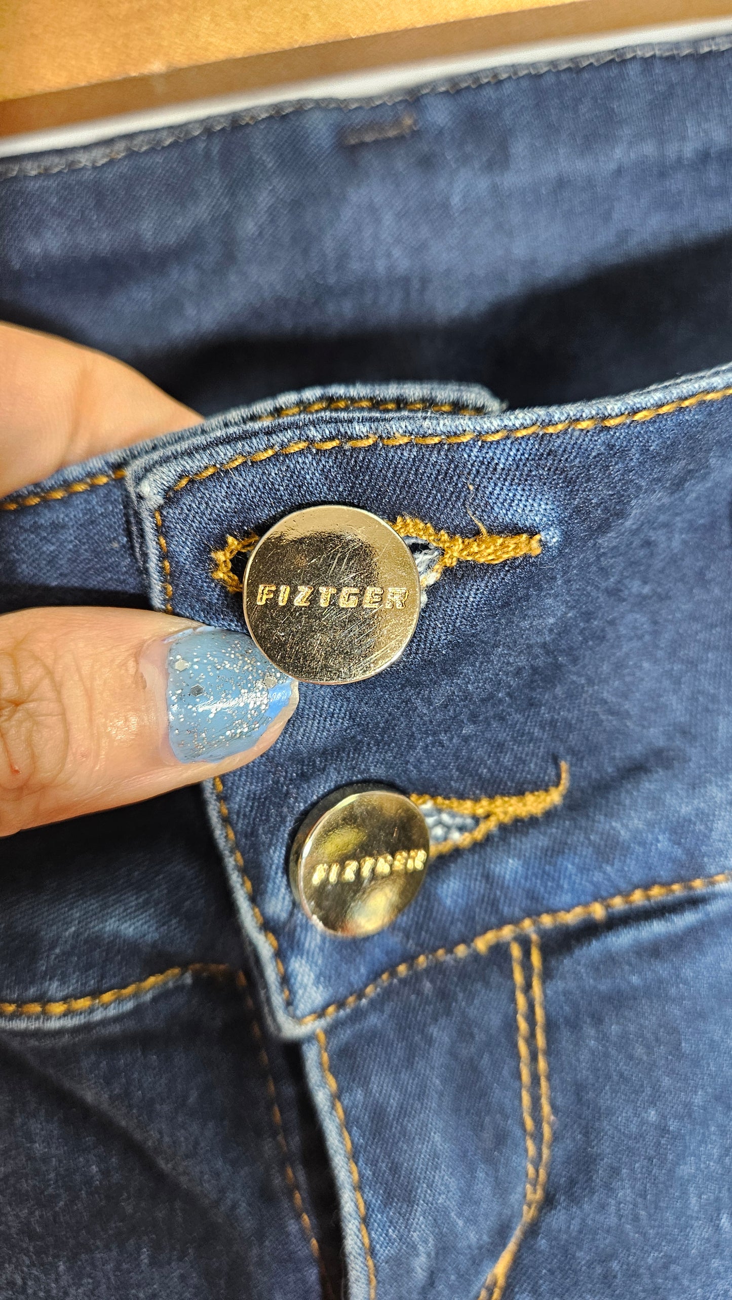 Straight Women size 8 Mid Wash Blue Jeans