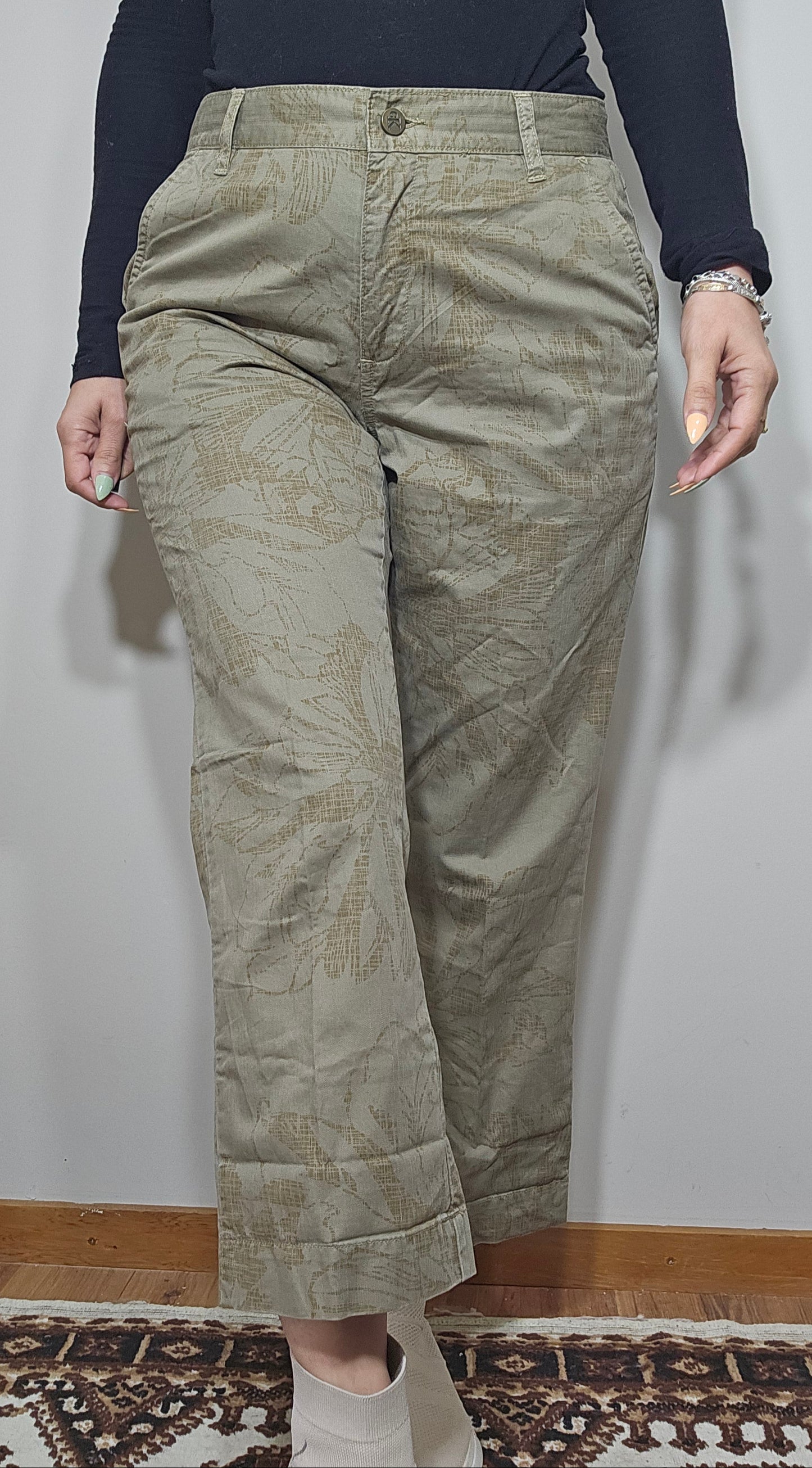 Calvin Klein Womens Pants. Beige Floral Cotton Cropped Boho trousers - pants