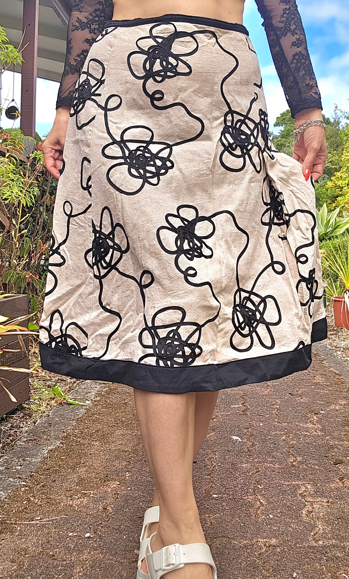 100% linen Skirt. Vamp Skirt made in New Zealand Size 16.