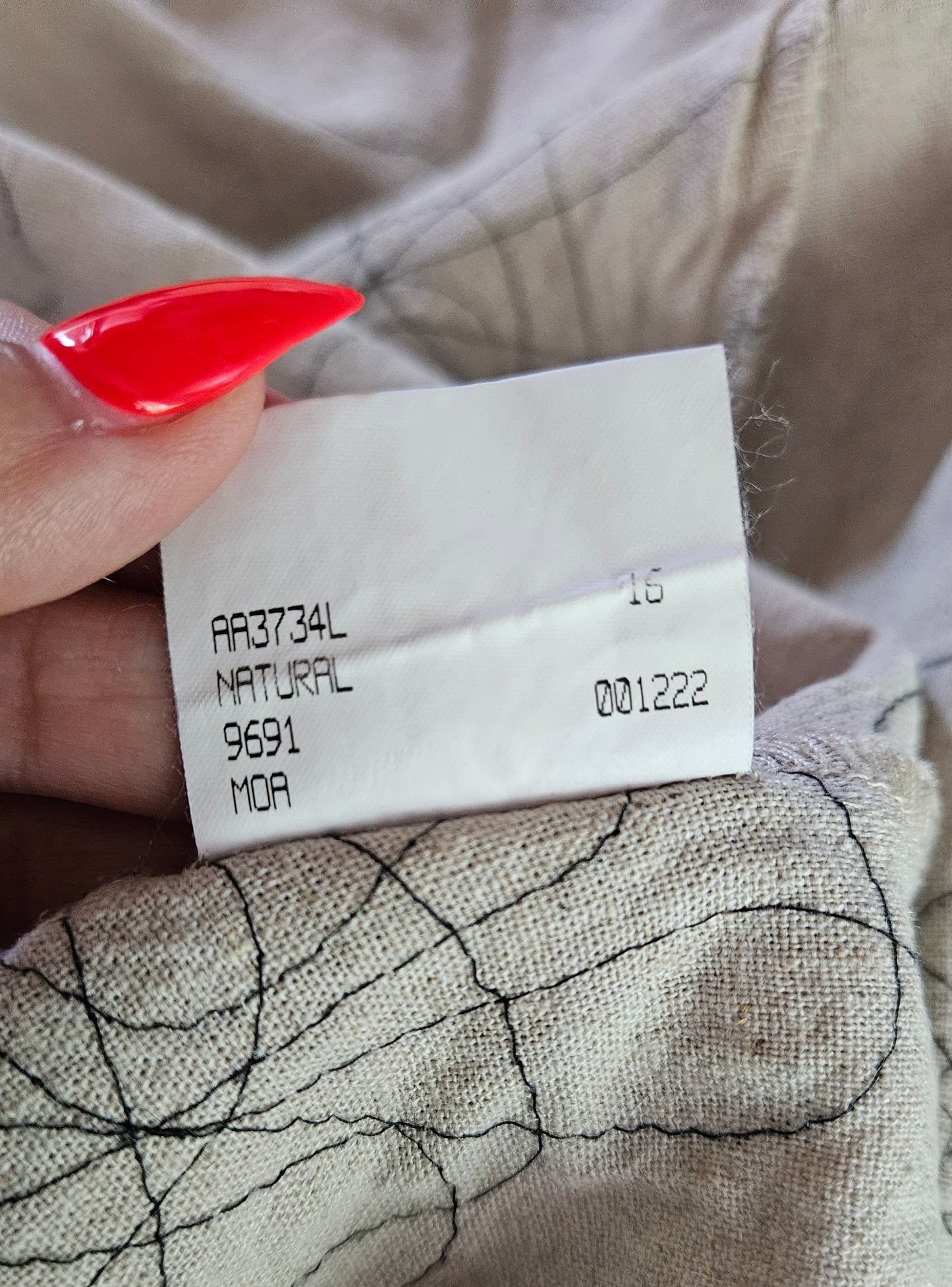 100% linen Skirt. Vamp Skirt made in New Zealand Size 16.