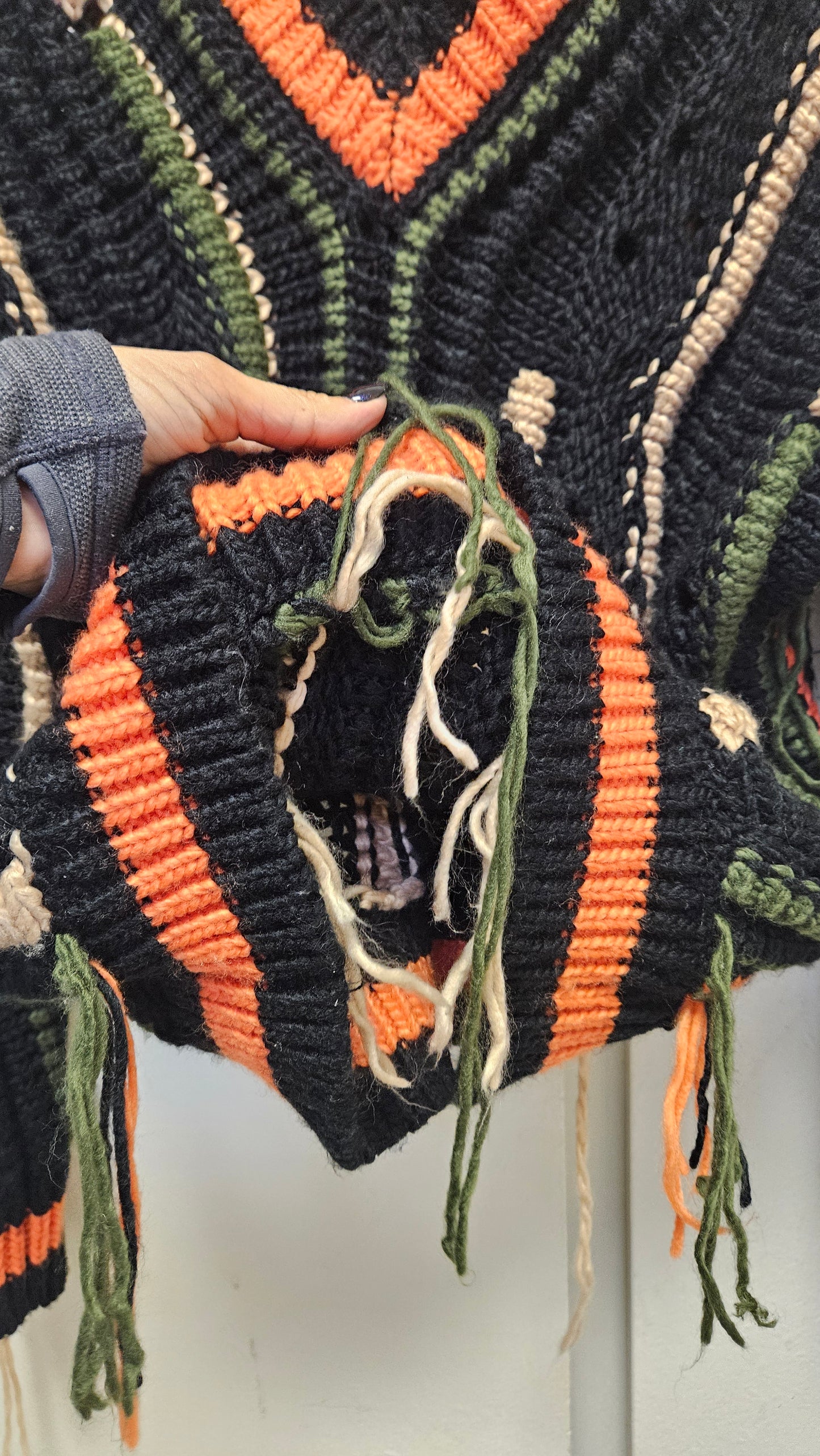 Knitted Crewneck Sweatshirt V-Neck Multi Color Fringe Sweater
