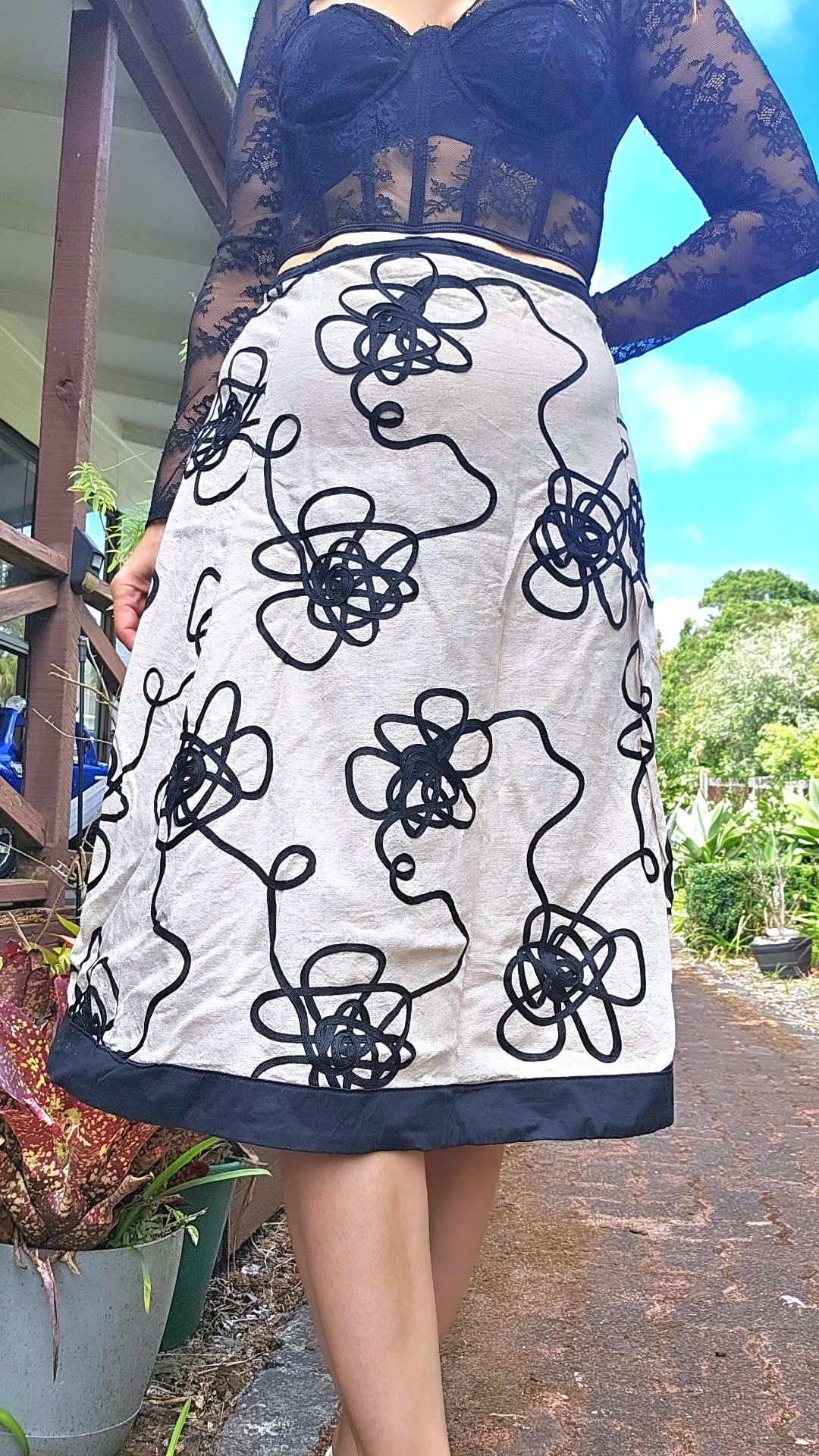 100% linen Skirt. Vamp Skirt made in New Zealand Size 16.