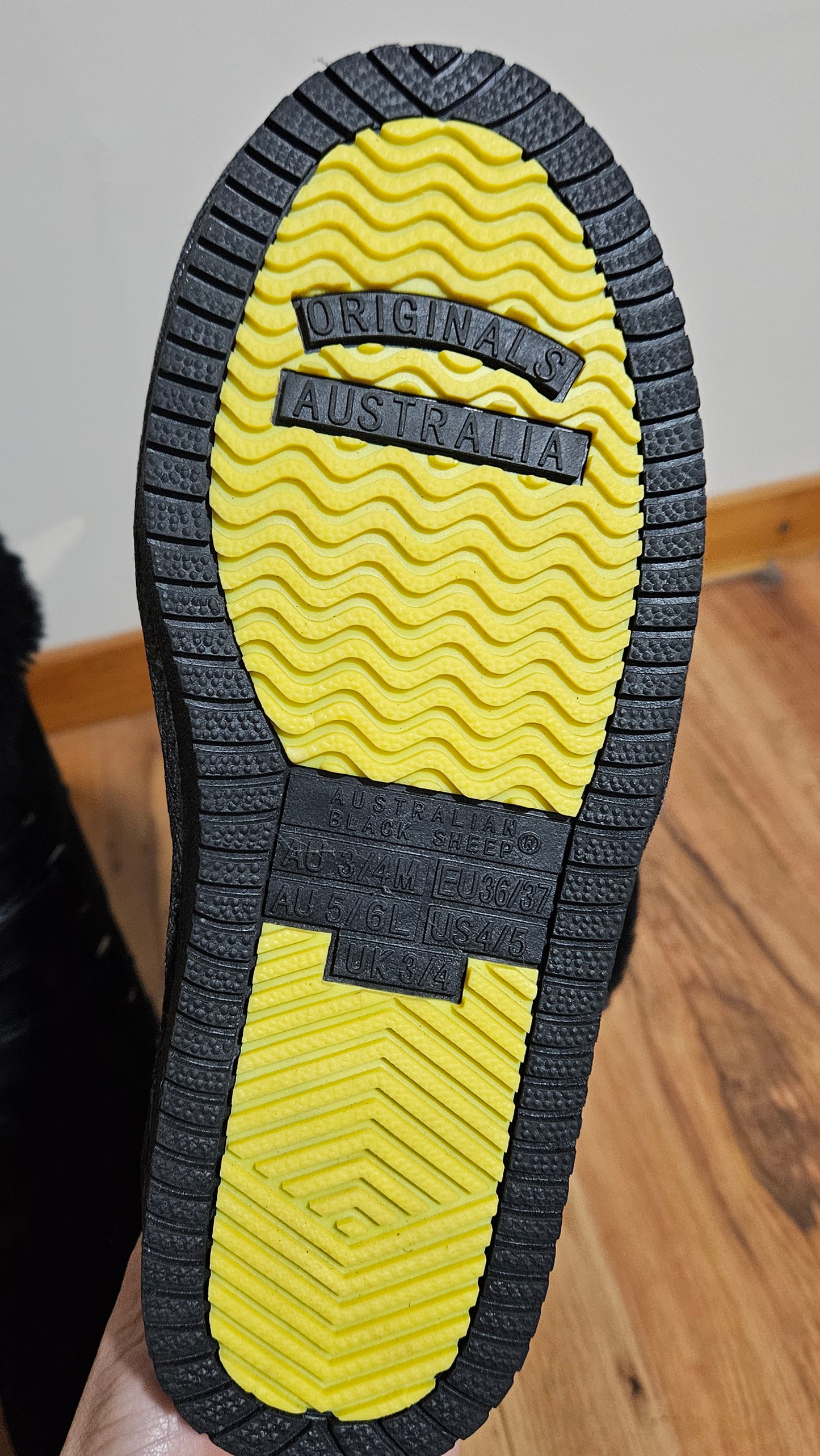 Original UGG Australia Long 4 Velcro Black size 6.5-7