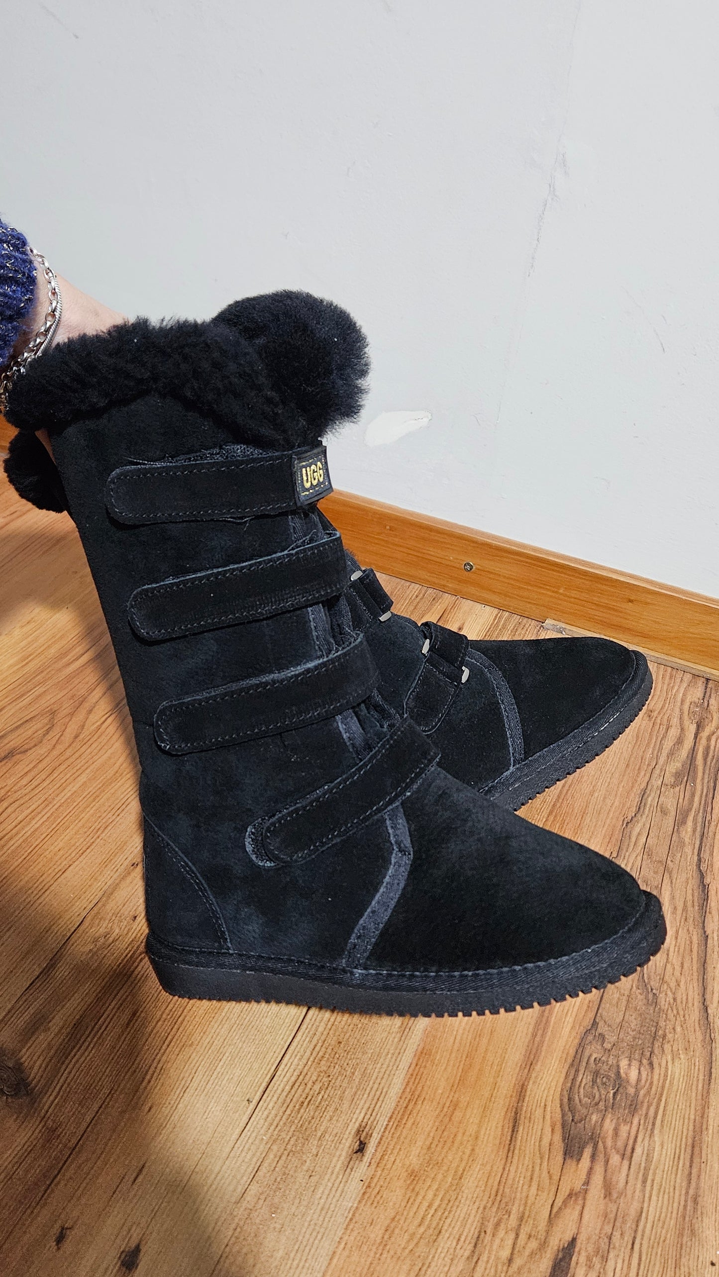 Original UGG Australia Long 4 Velcro Black size 6.5-7