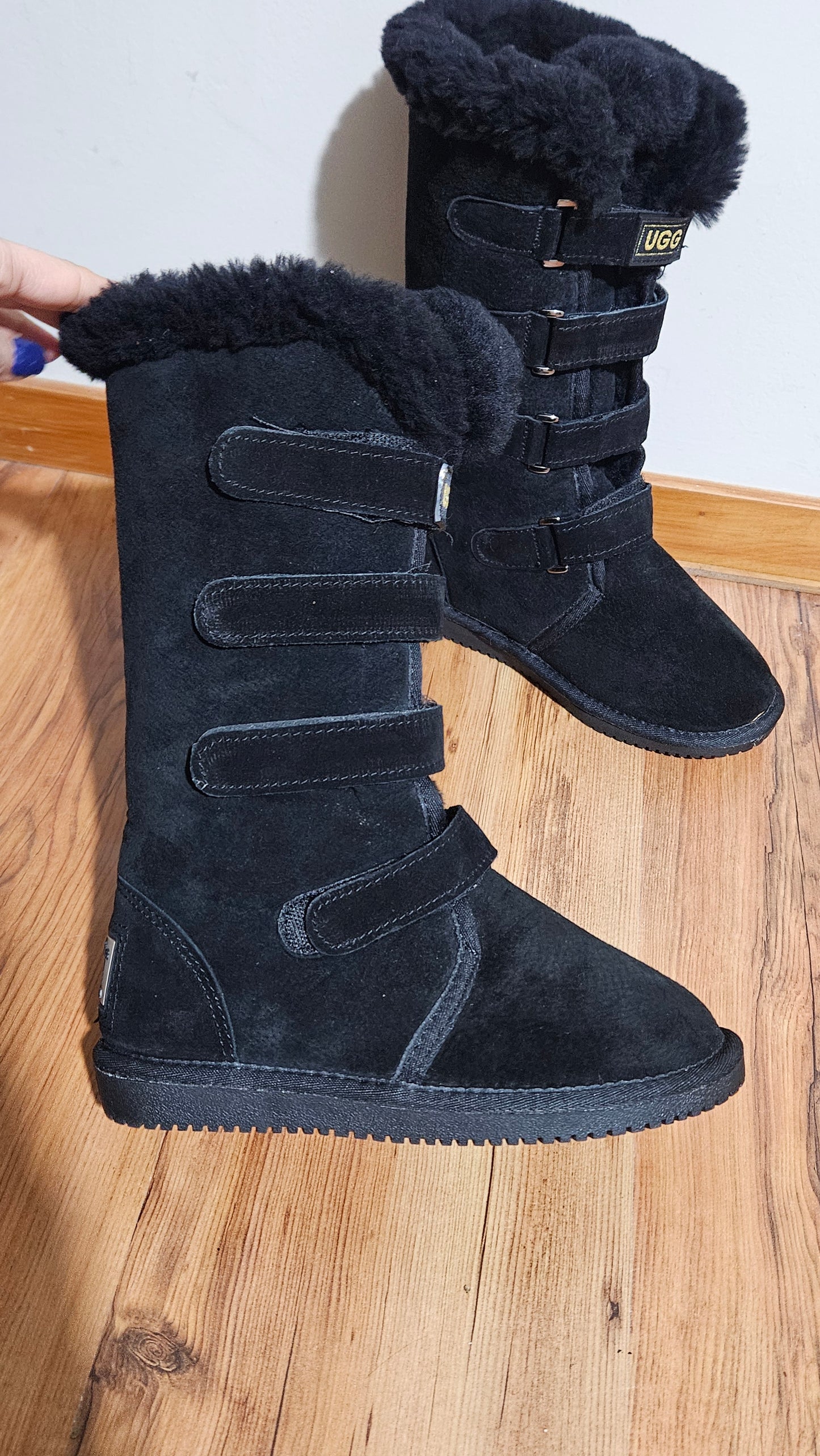 Original UGG Australia Long 4 Velcro Black size 6.5-7