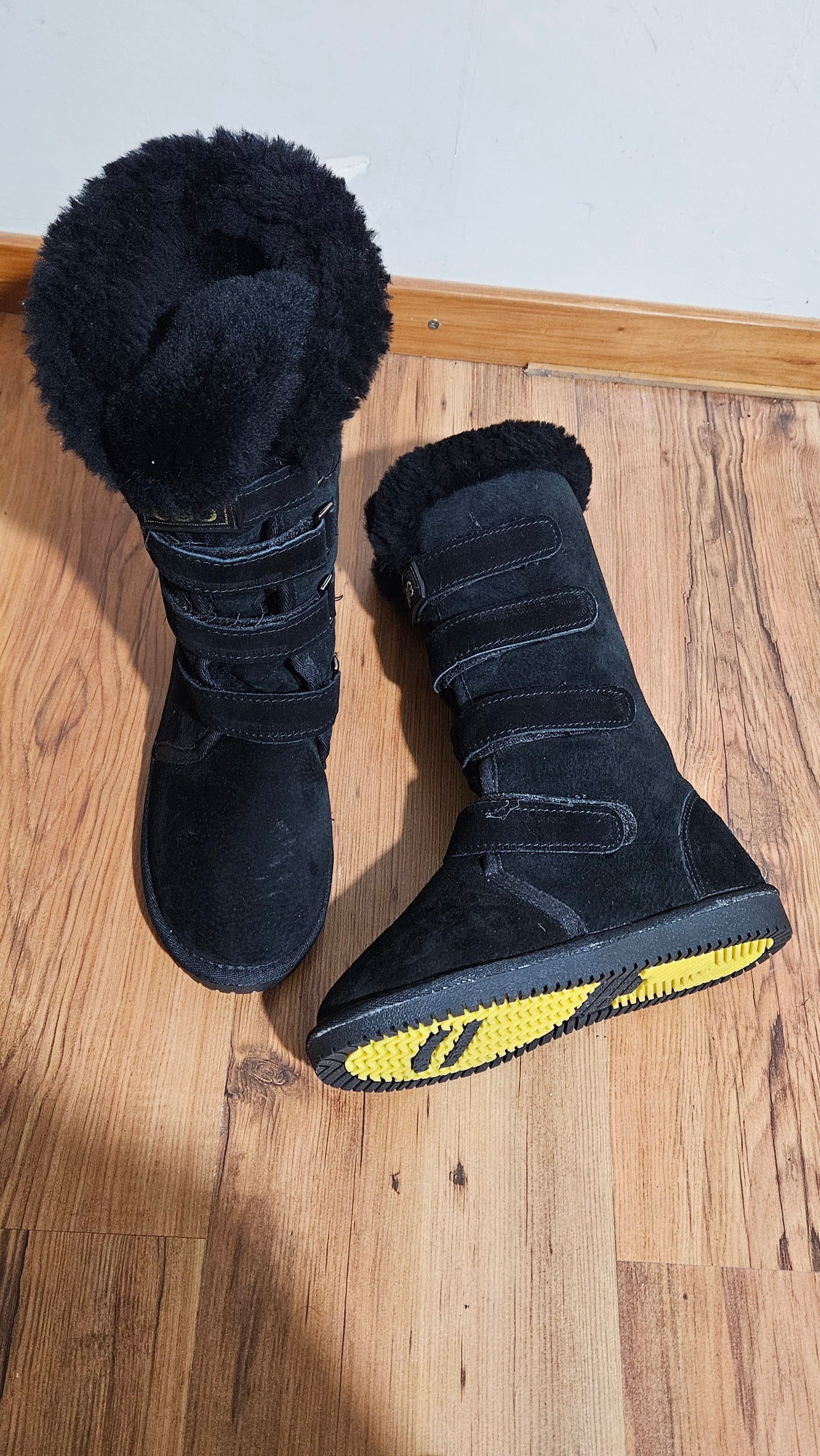Original UGG Australia Long 4 Velcro Black size 6.5-7