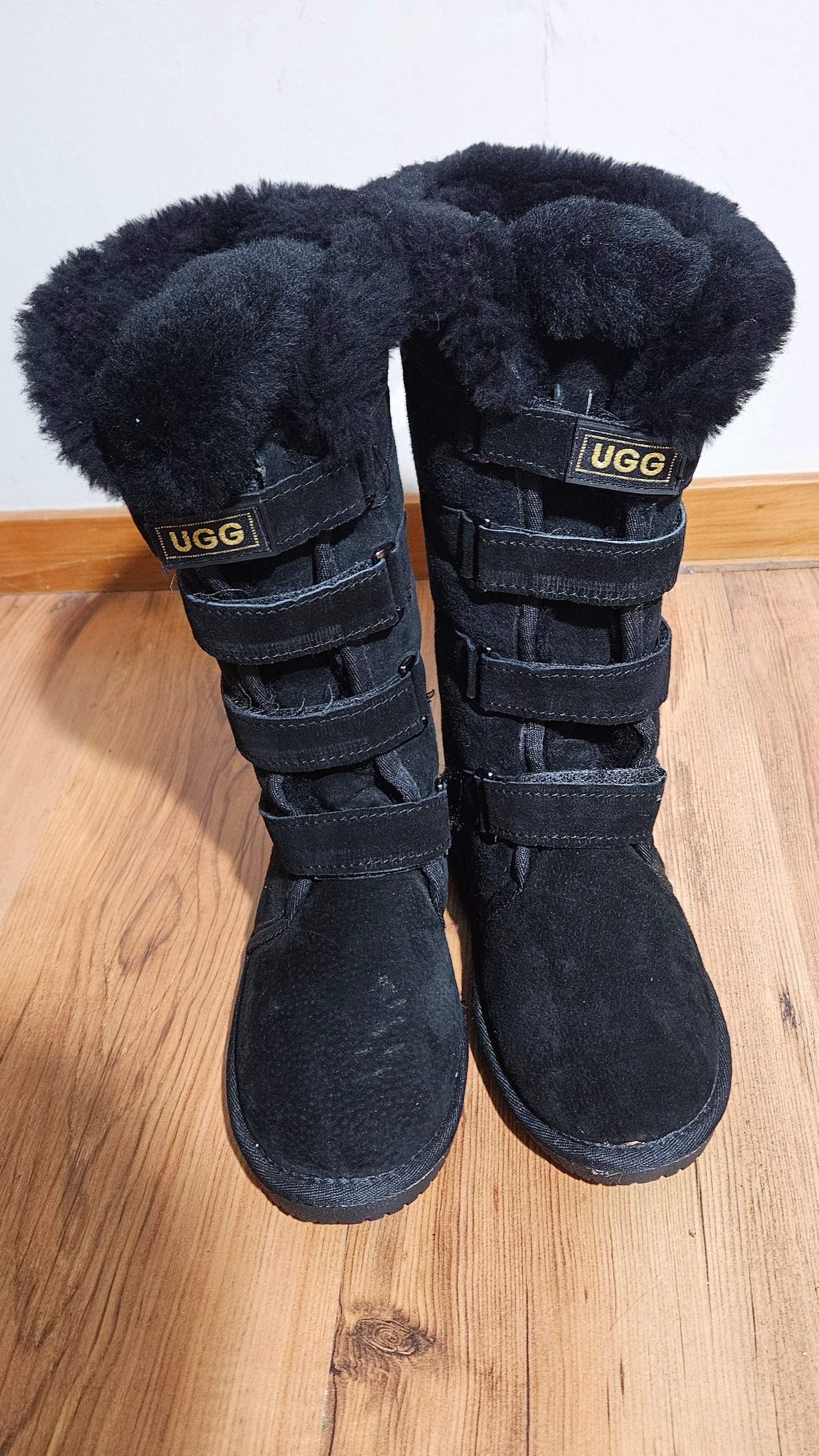 Original UGG Australia Long 4 Velcro Black size 6.5-7