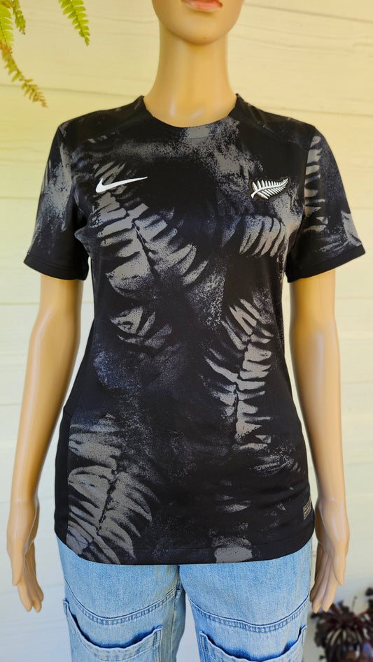 Nike Top - Nike Women's Black T-shirt
