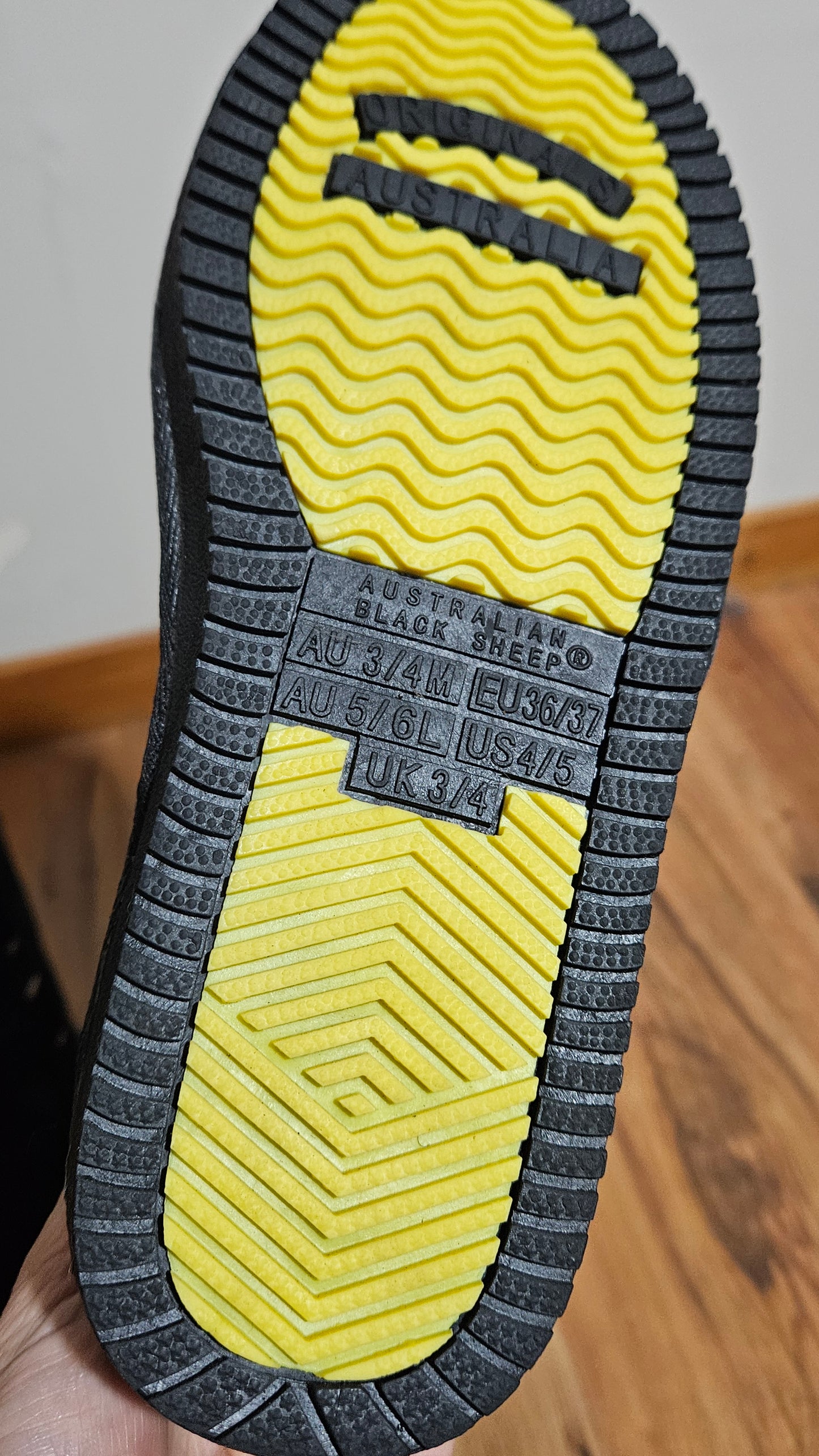 Original UGG Australia Long 4 Velcro Black size 6.5-7