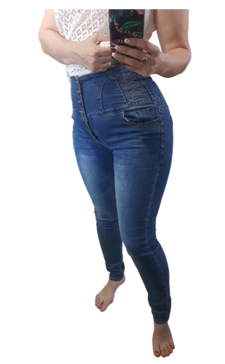 loveley high rise denim in blue color size medium in preloved condition in Auckland