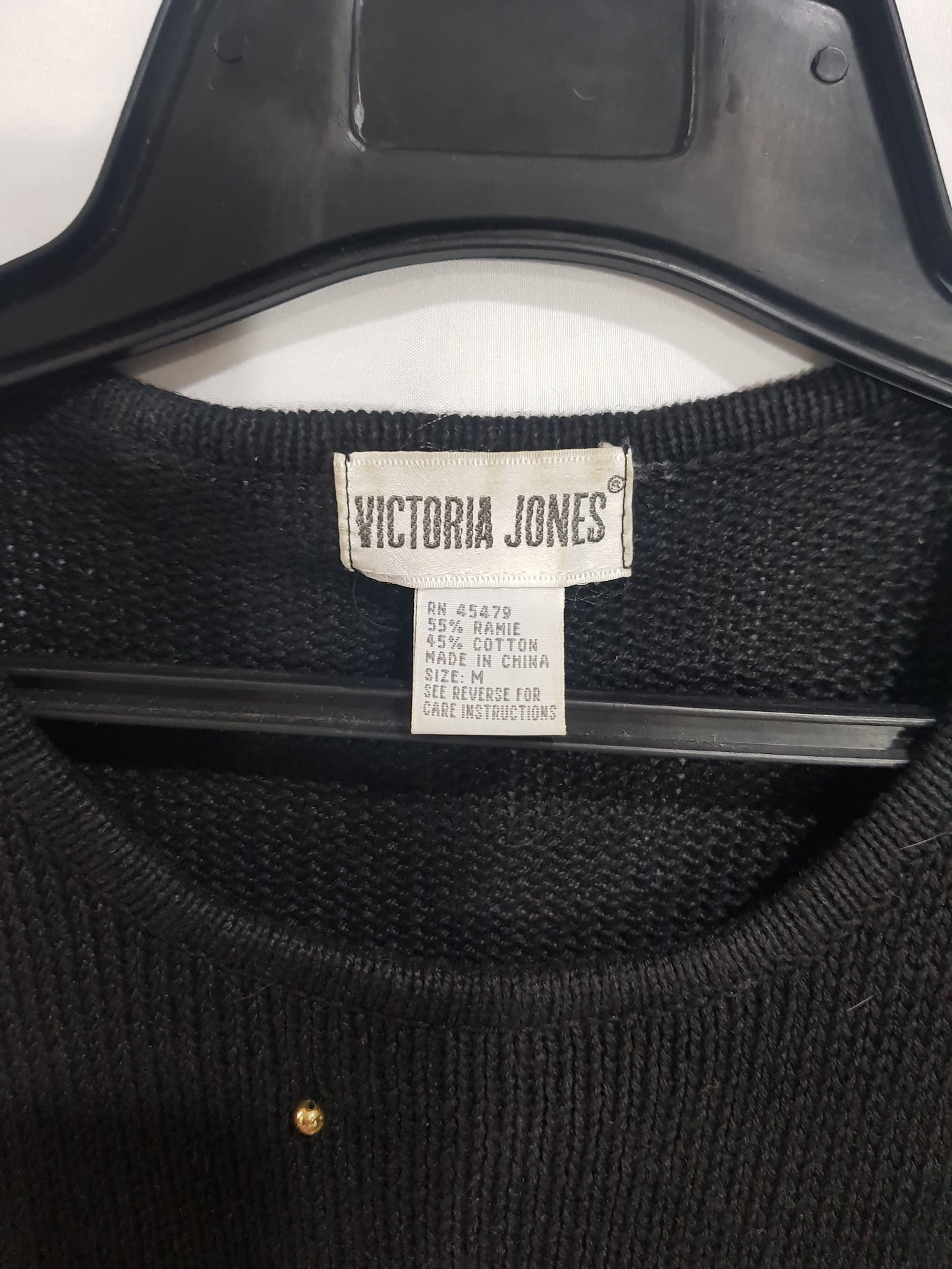 Beautiful Vintage Victoria Jones Sweater – 1980s, Size Small (Fits M).