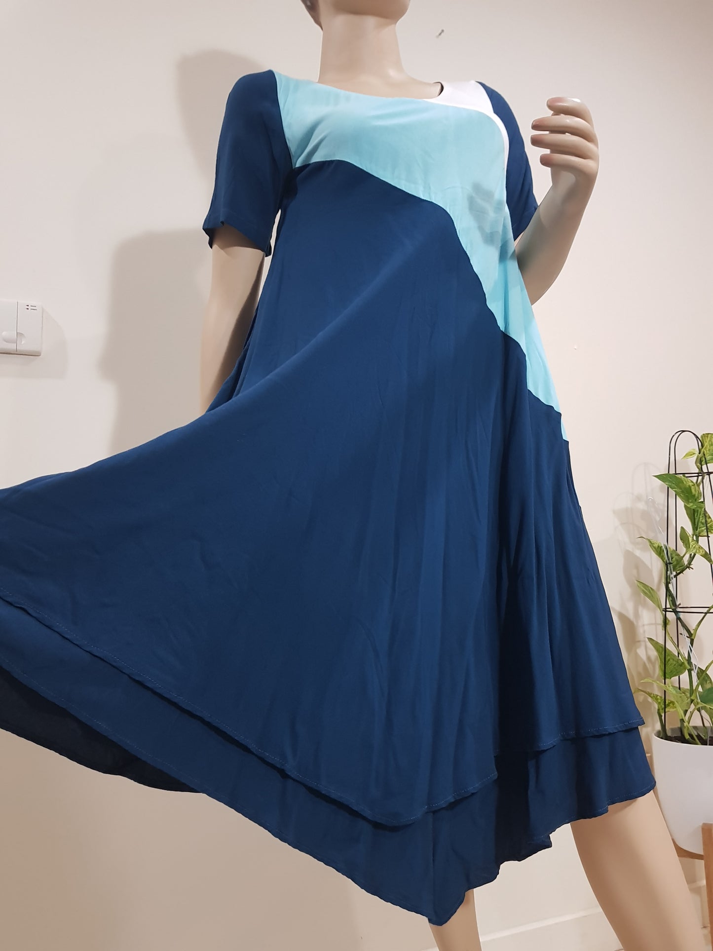Gorgeous Asymmetrical midi Dress Preloved dress