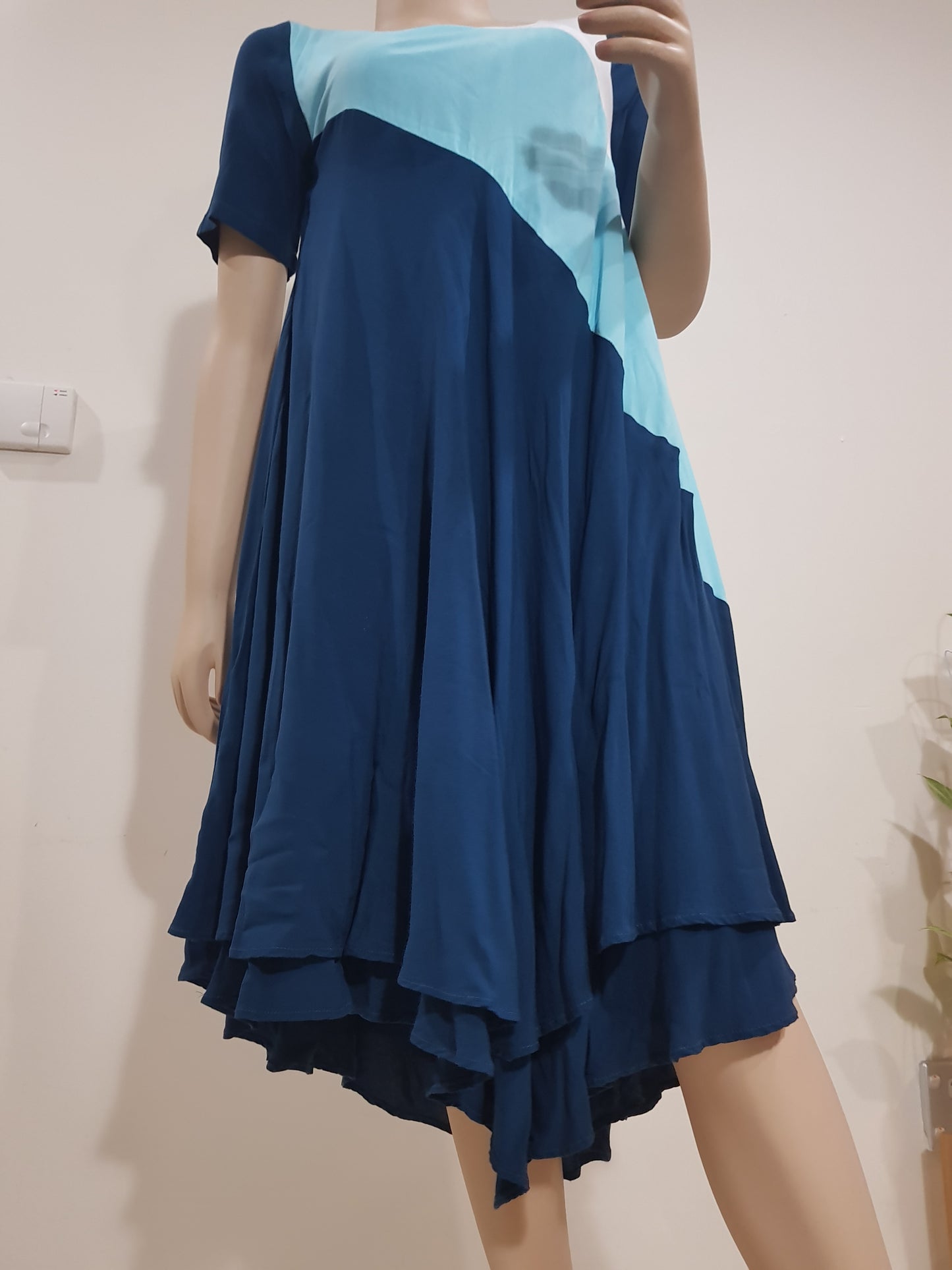 Gorgeous Asymmetrical midi Dress Preloved dress