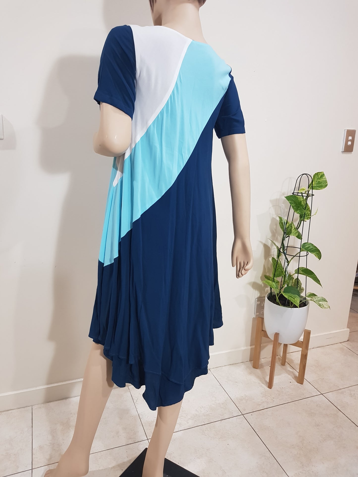 Gorgeous Asymmetrical midi Dress Preloved dress