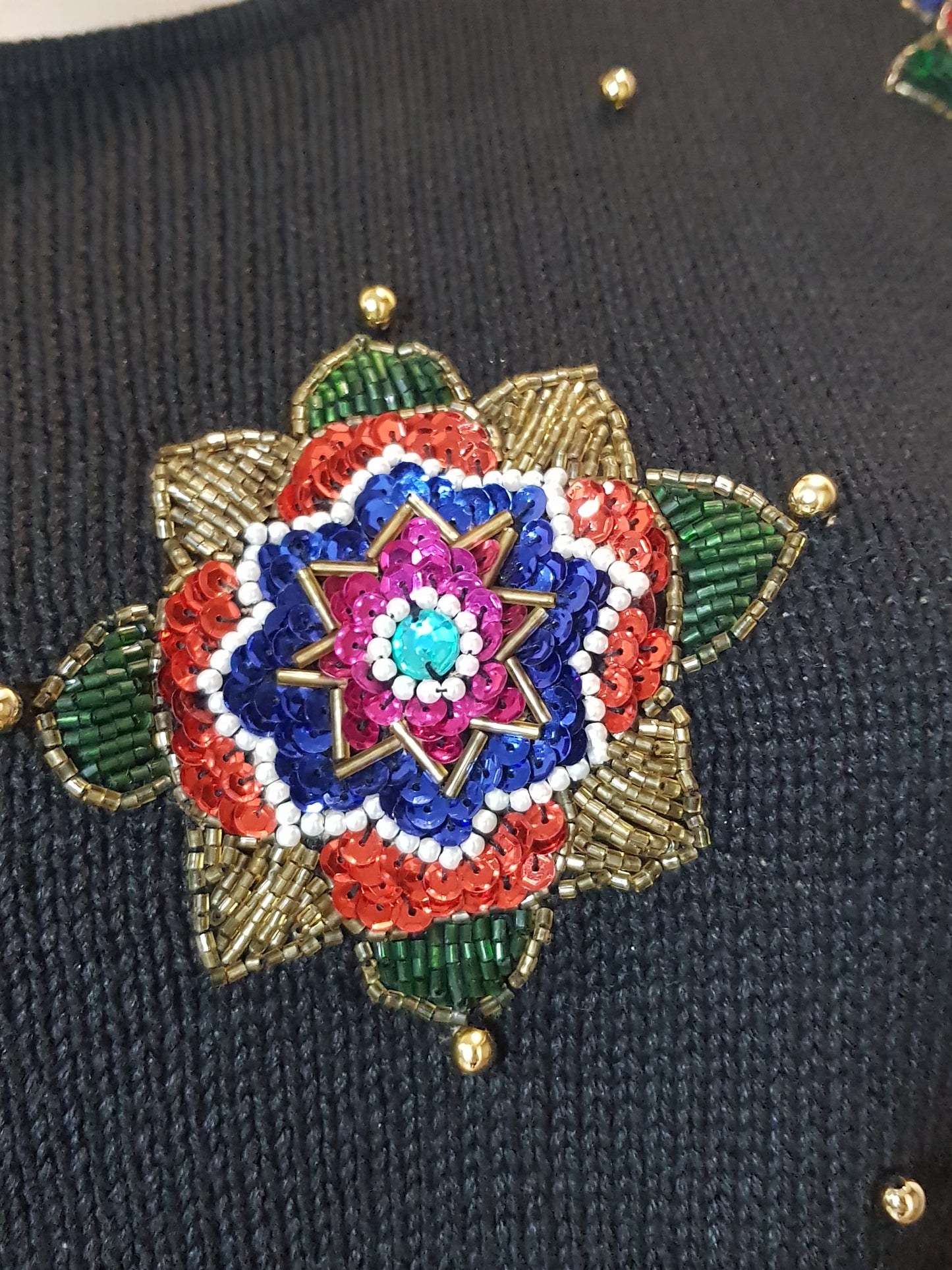 Beautiful Vintage Victoria Jones Sweater – 1980s, Size Small (Fits M).