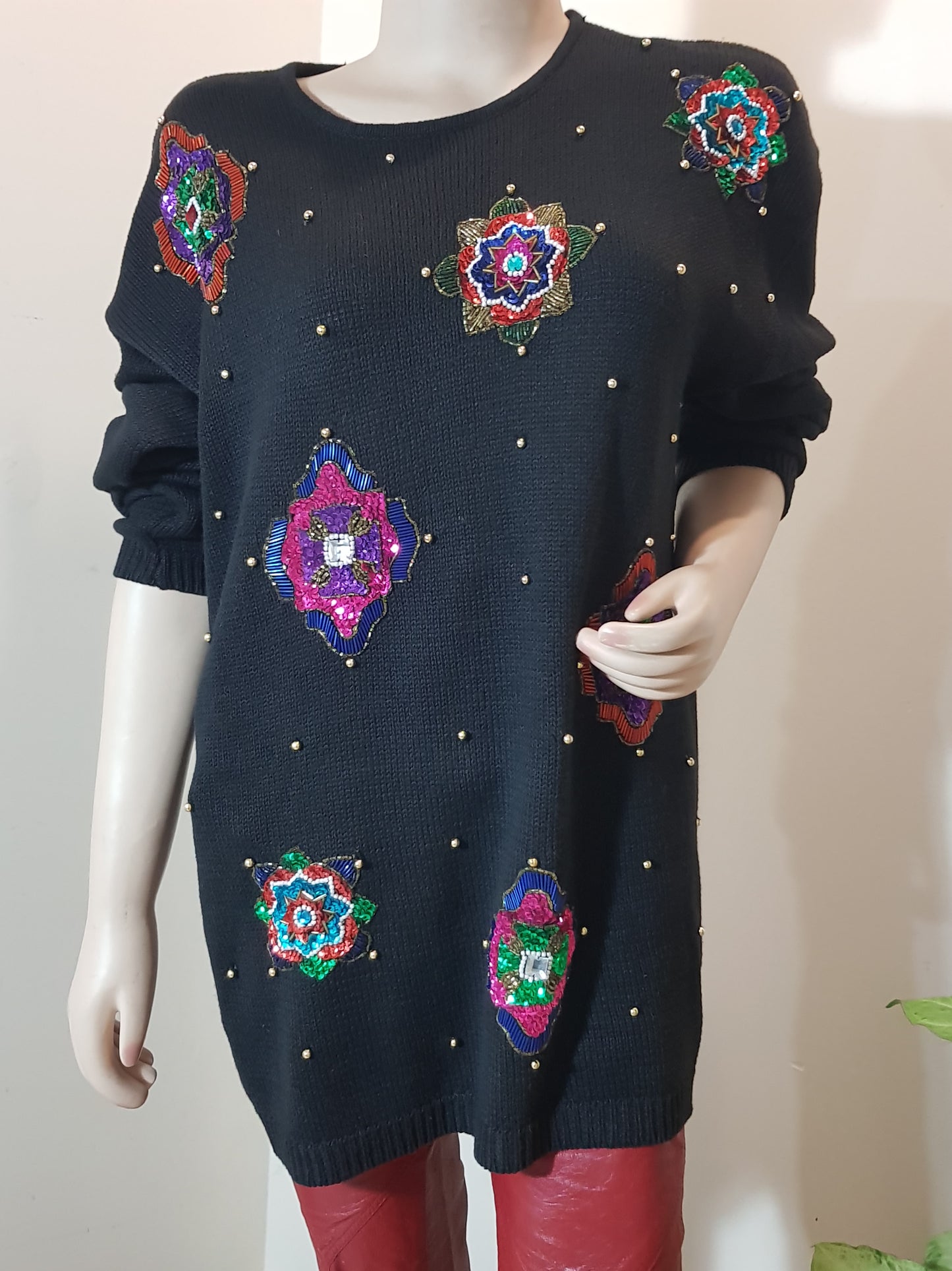 Beautiful Vintage Victoria Jones Sweater – 1980s, Size Small (Fits M).