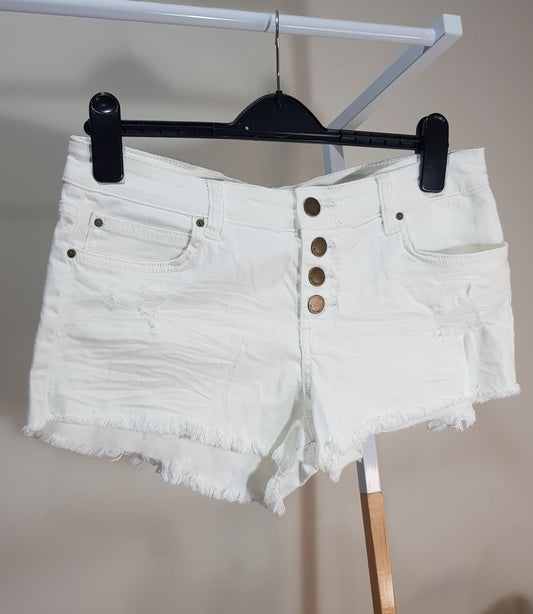 A pair of white Billabong boardshorts in good preloved condition size 8