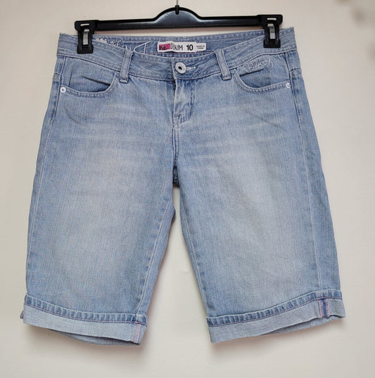preloved and used blue Billabong shorts size 10
