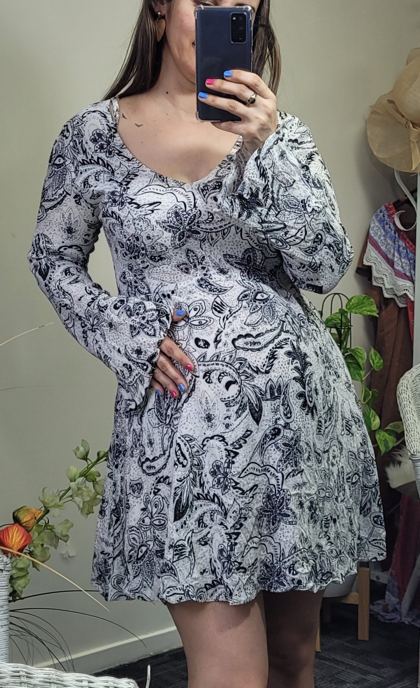Bohemian Dotti Dress with flared sleeves and hippie vibes