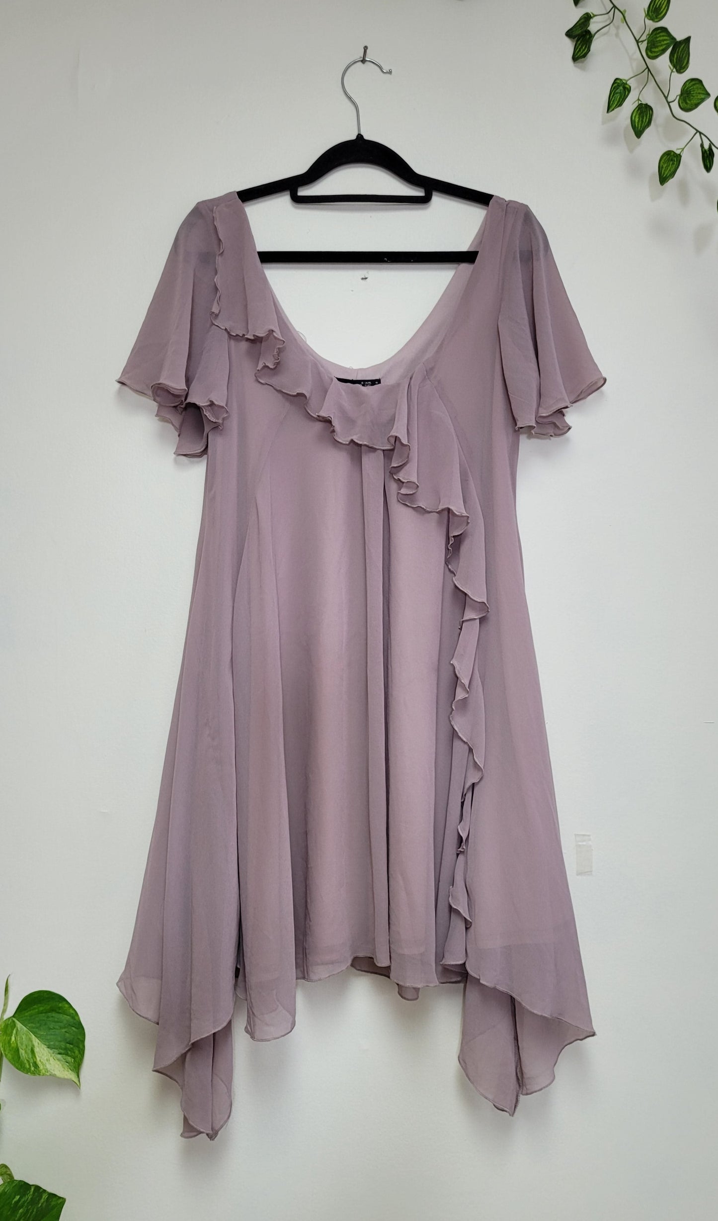 Charming Dusk Delight: Atmosphere Short Dress - Second Hand Store Find