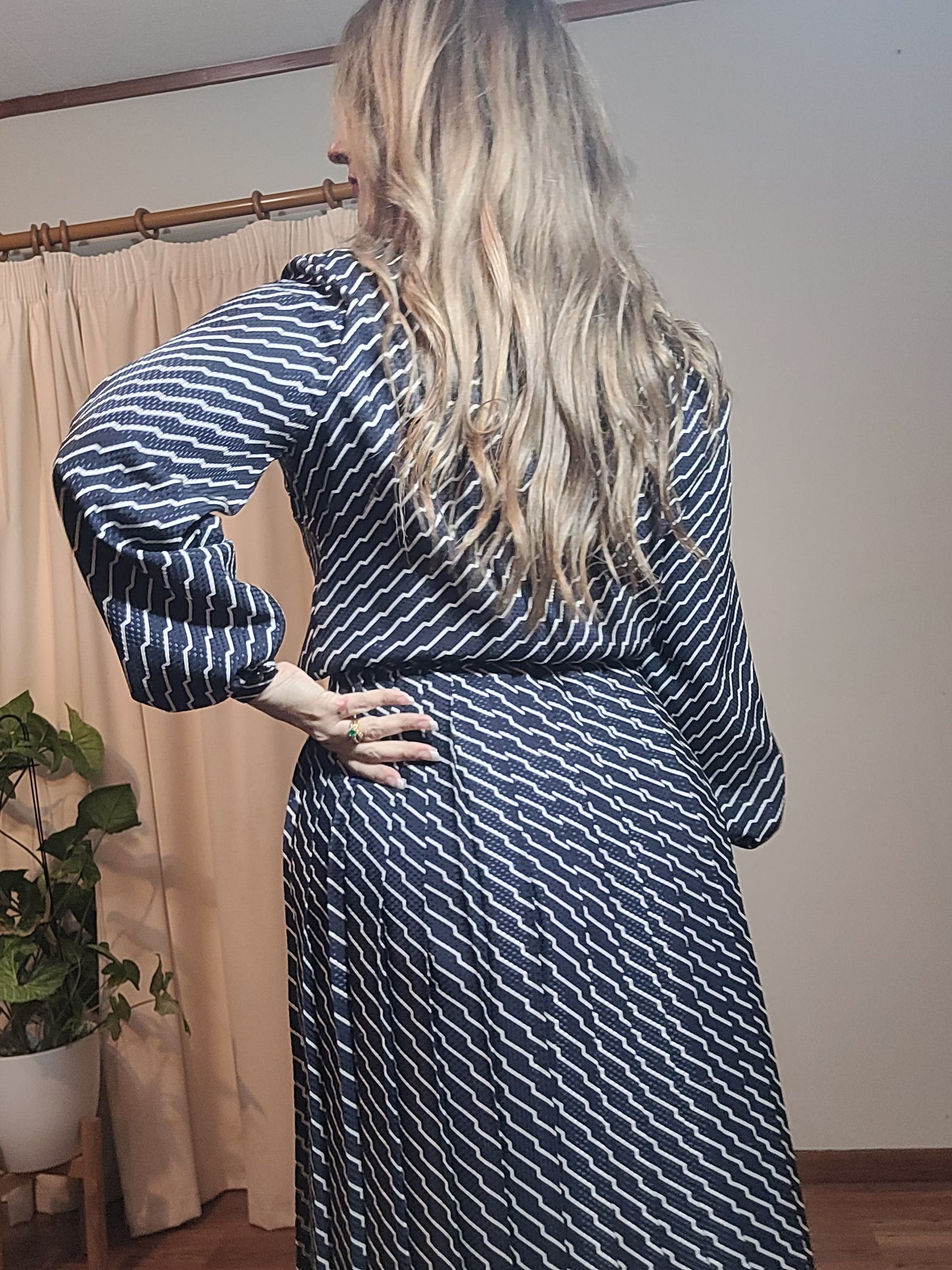 Lovely Vintage Pleated Dress Size 12.
