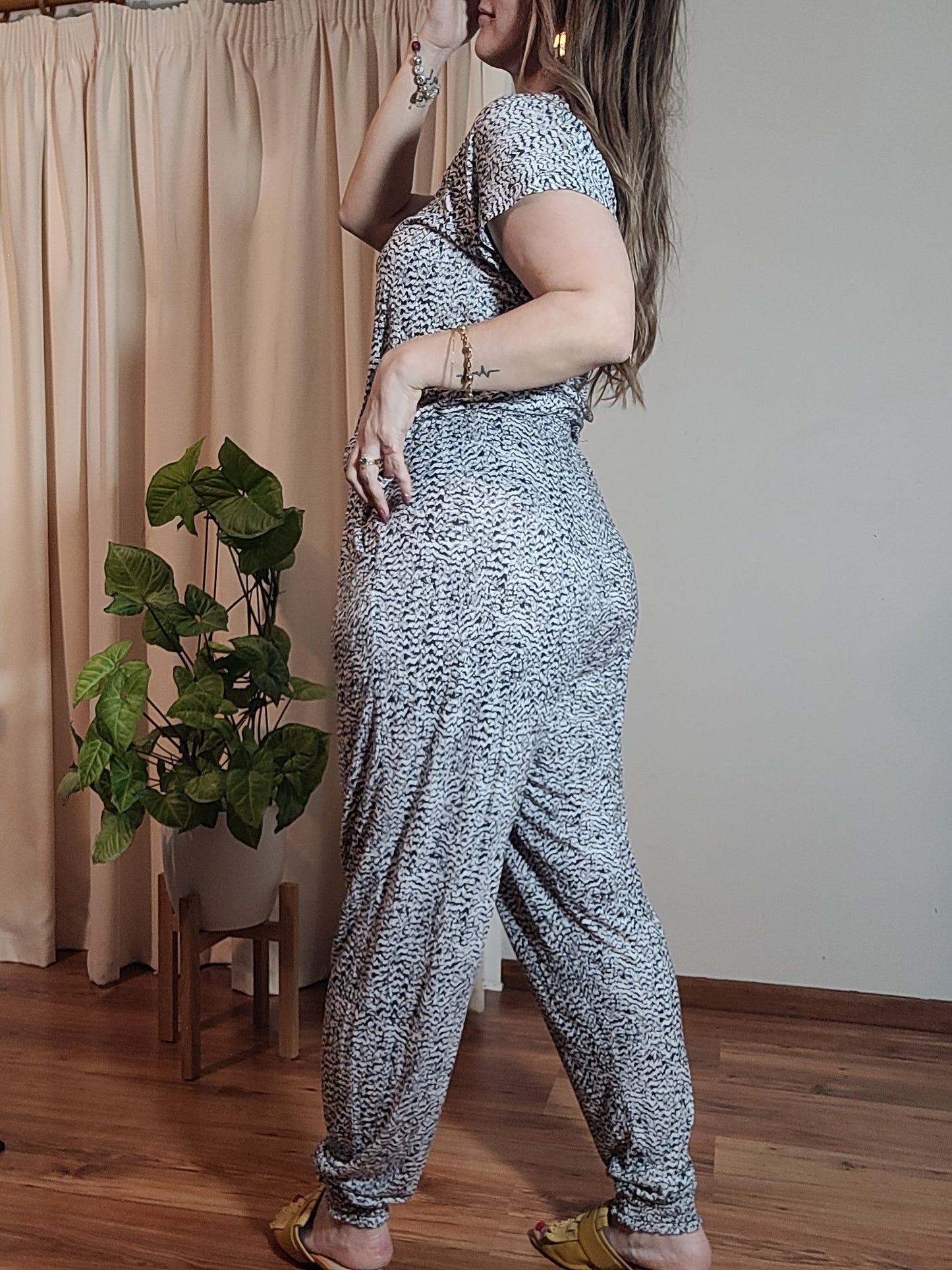 Soyaconcepts Jumpsuit NWT jumpsuit Size M. Super stretchy