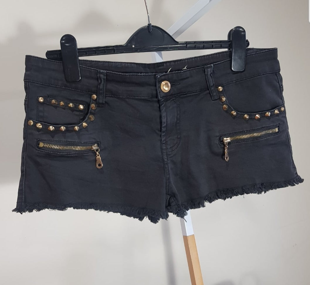Second hand shorts in black colors size 12. y2k Low Waist Black Denim Mini Short