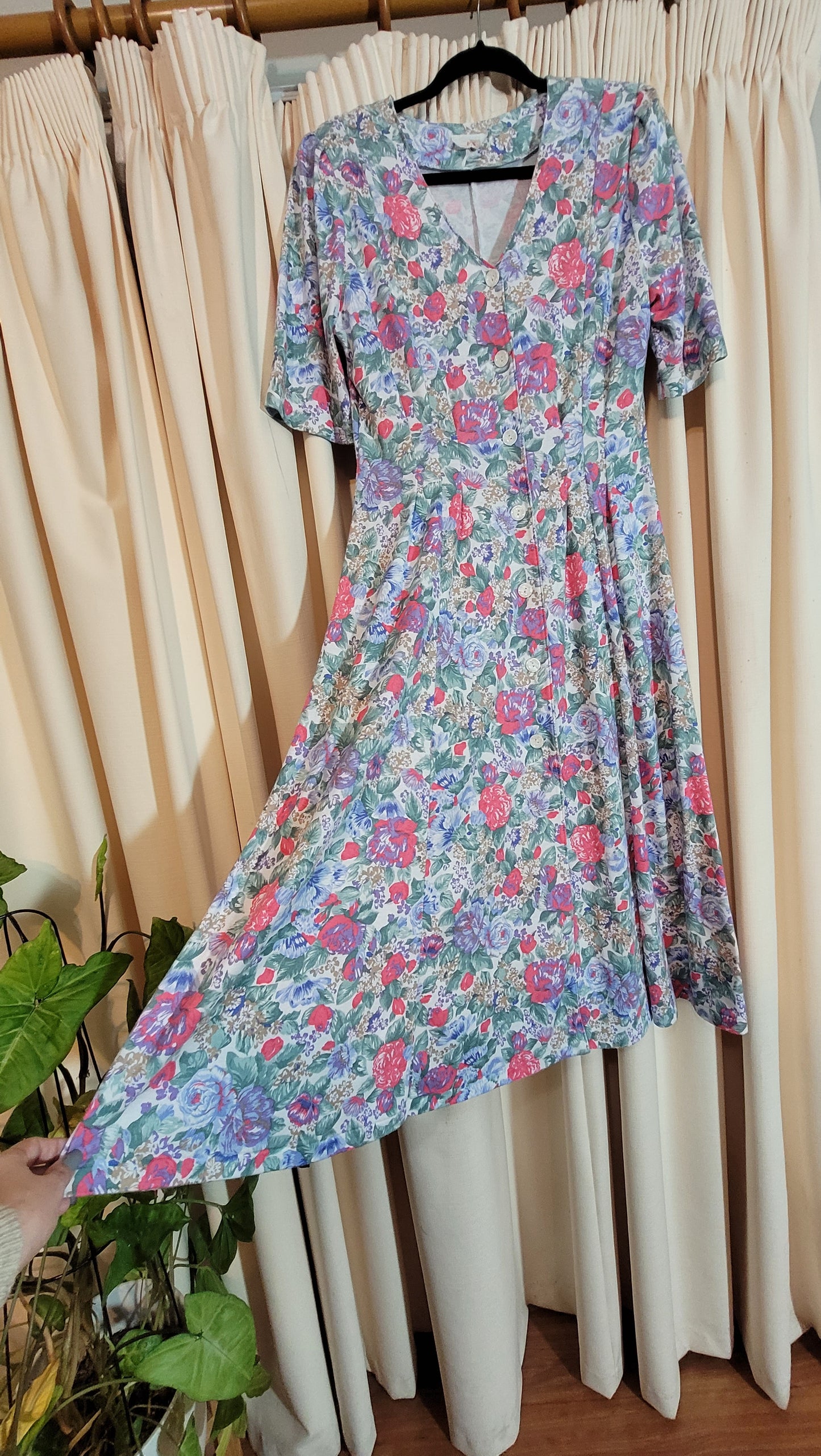 Vintage 80s floral Dress - Second hand find!